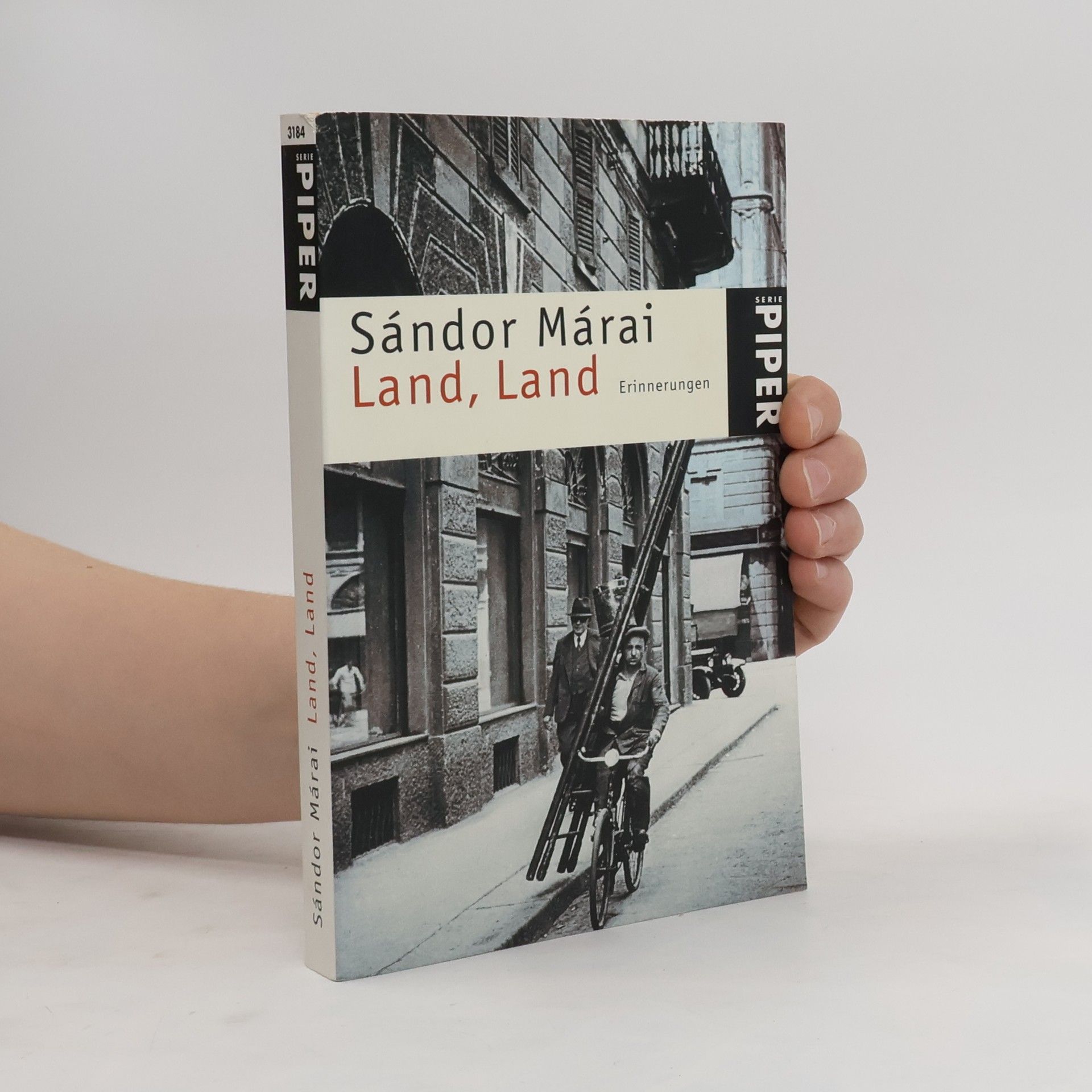 Sándor Márai Land, Land