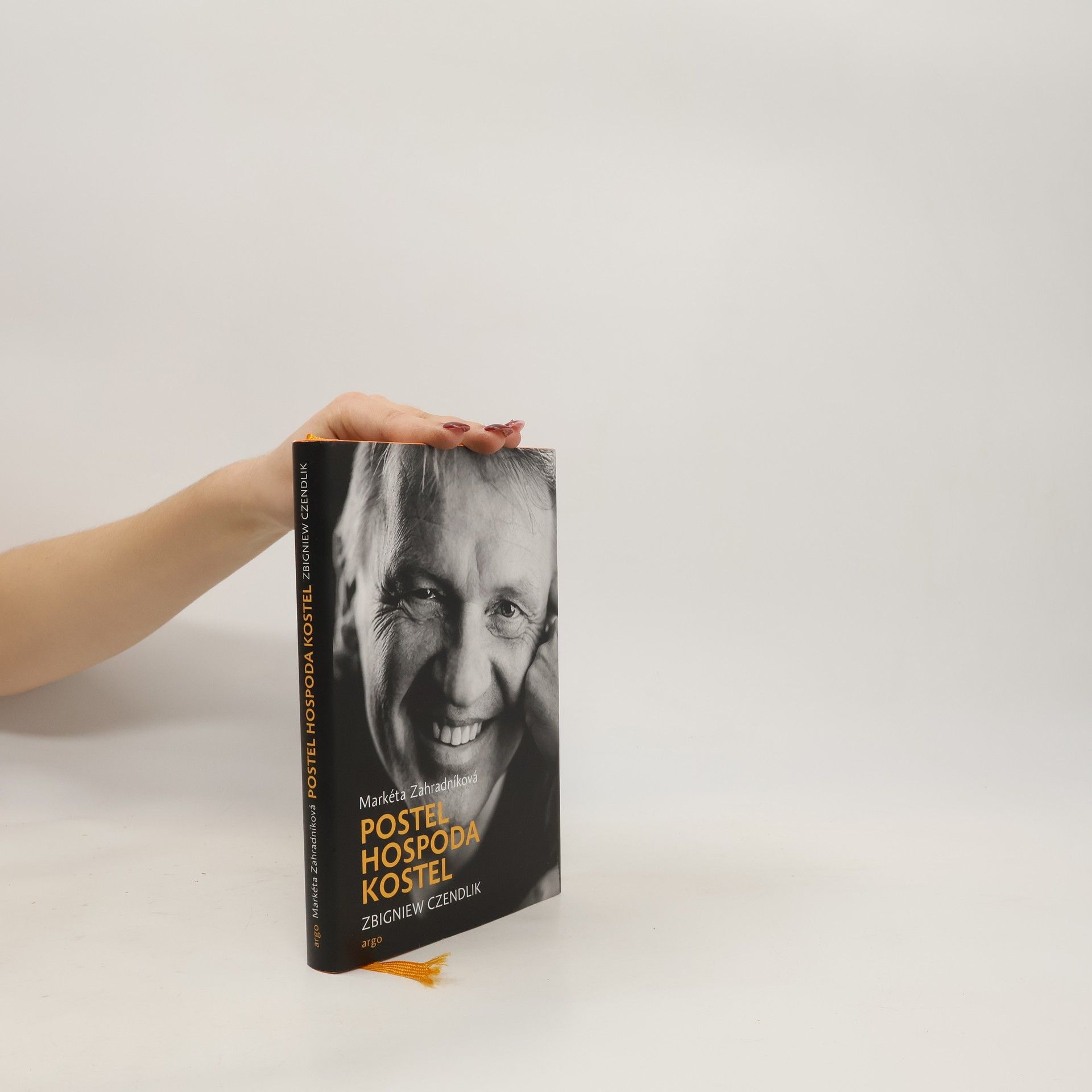 Zbigniew Czendlik Postel, hospoda, kostel