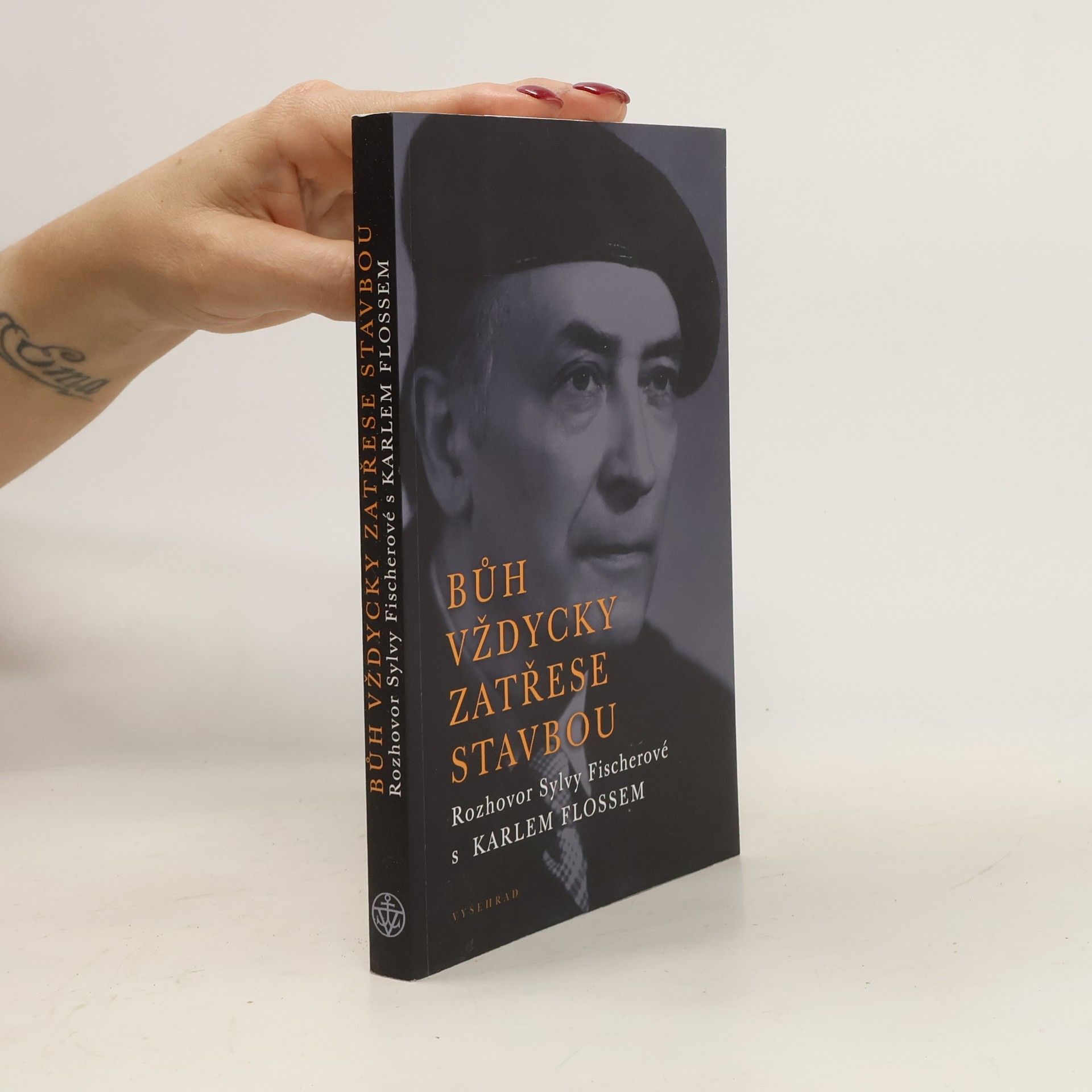 Karel Floss Bůh vždycky zatřese stavbou