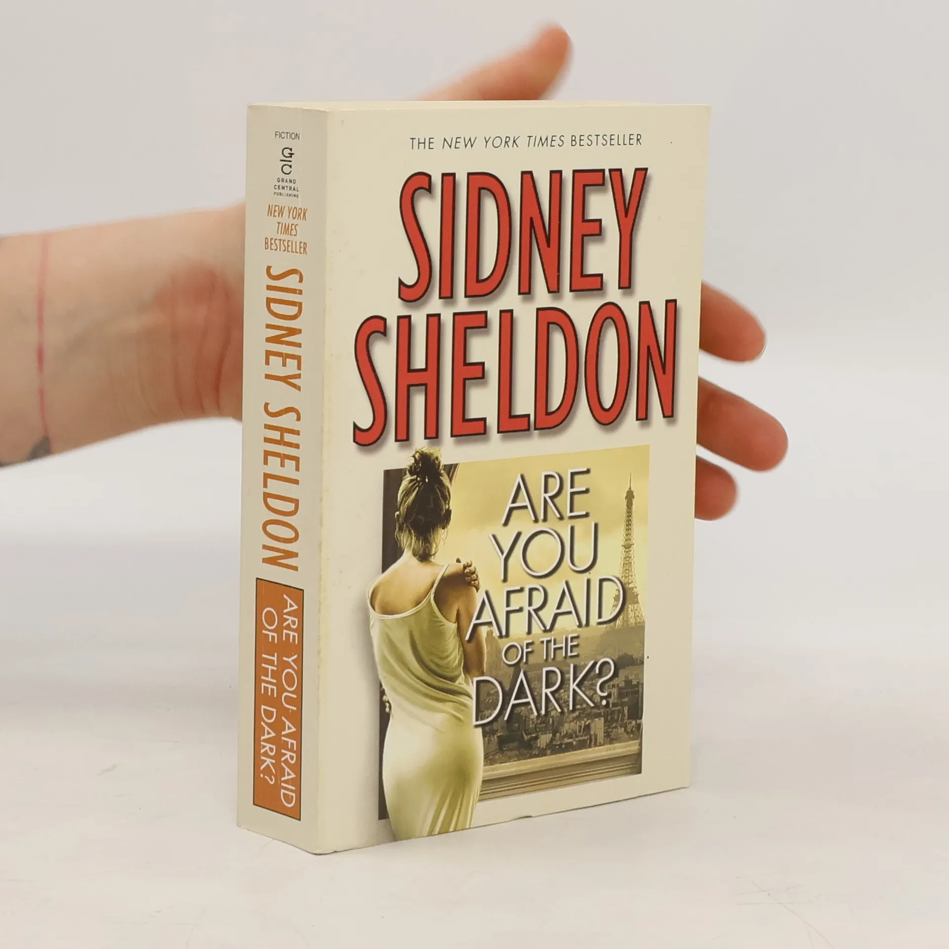 Are you afraid of the dark? | Book | Sidney Sheldon | EN