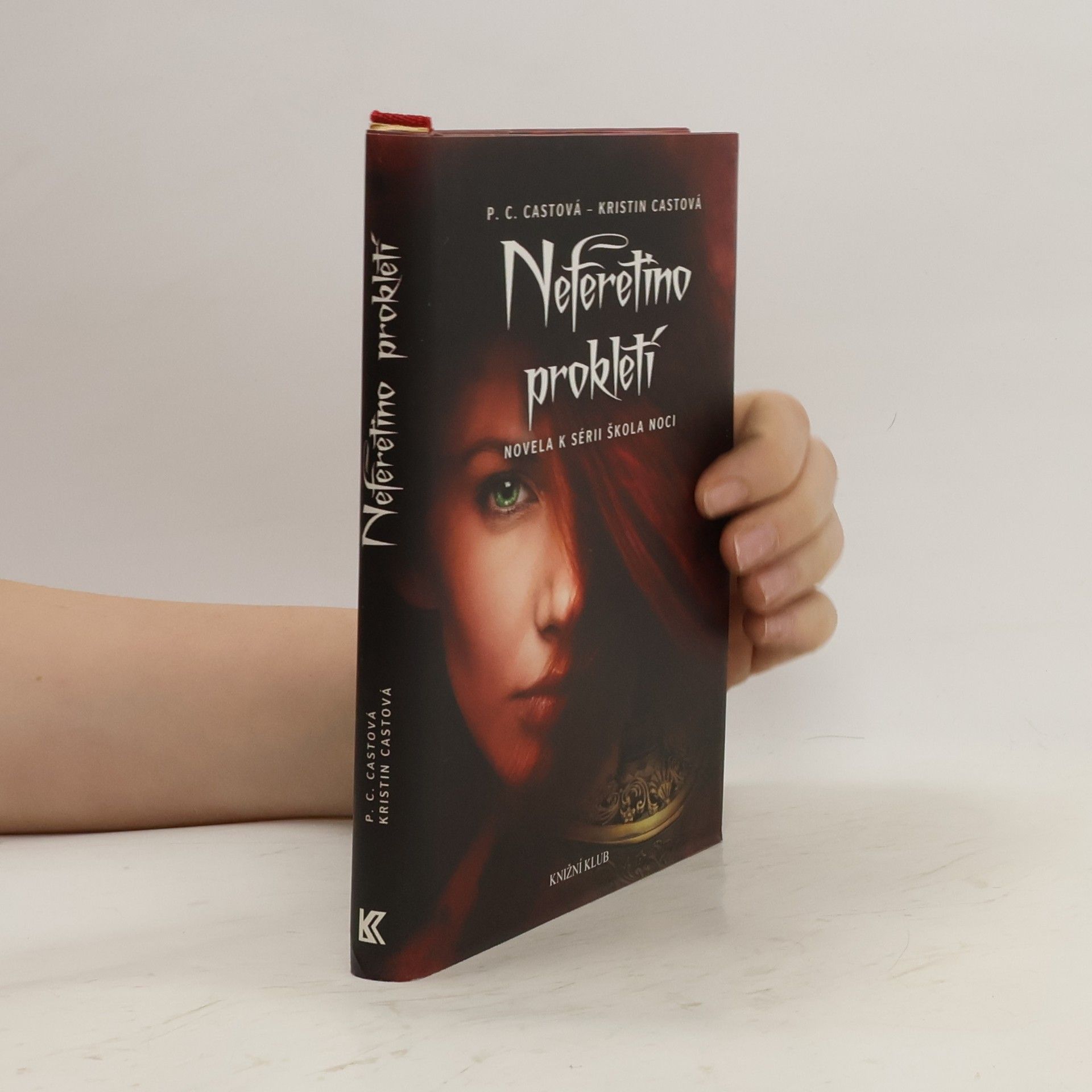 P. C. Castová Neferetino prokletí. Škola noci 3