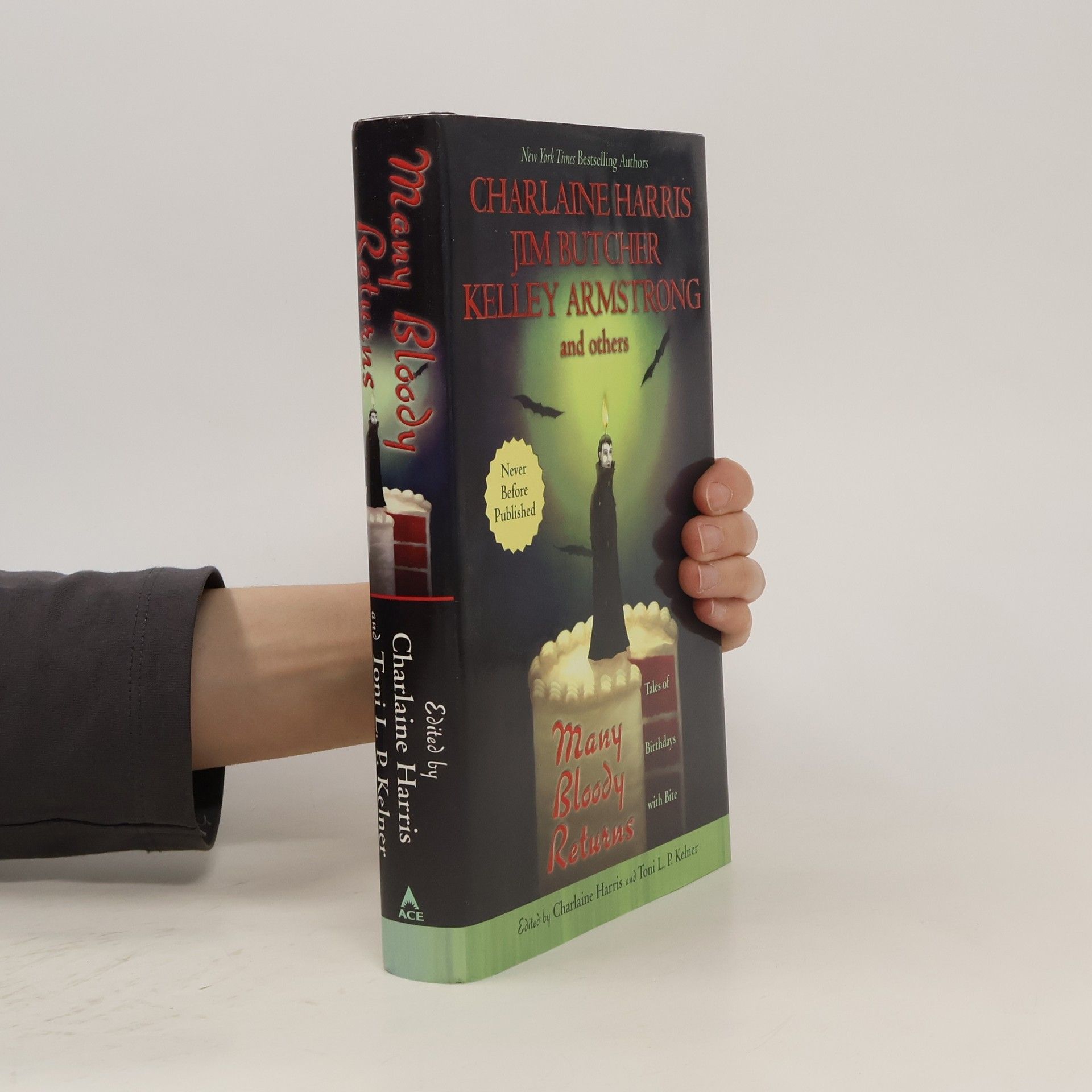 Charlaine Harris Many Bloody Returns