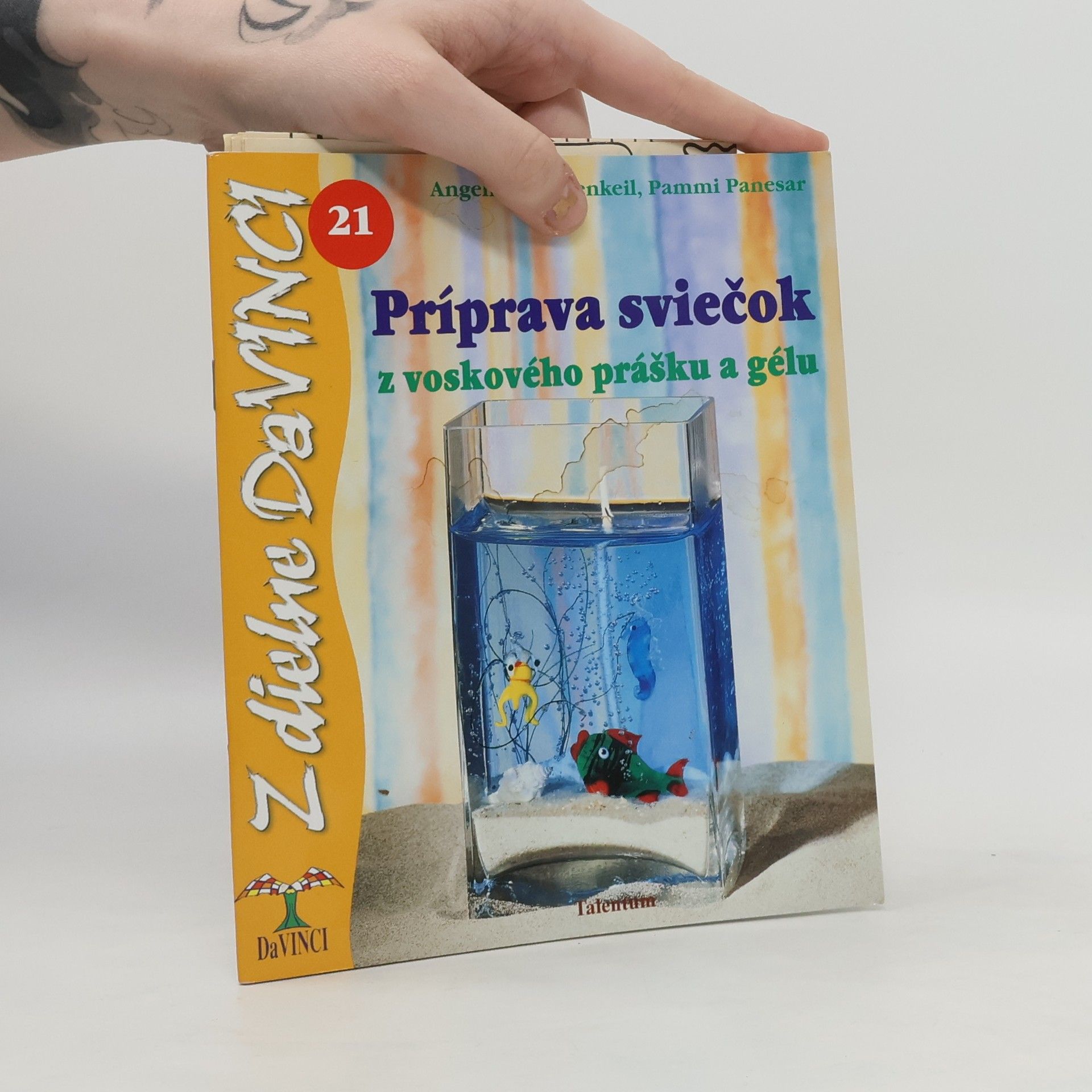 AA.VV. Príprava sviečok z voskového prášku a gélu