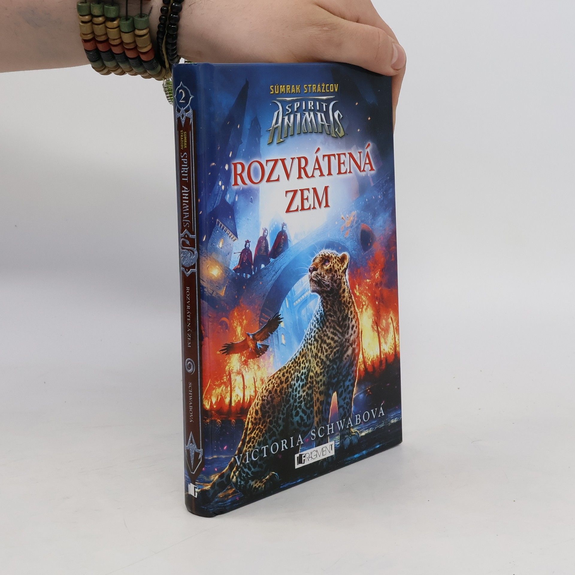 Victoria Schwab Rozvrátená zem