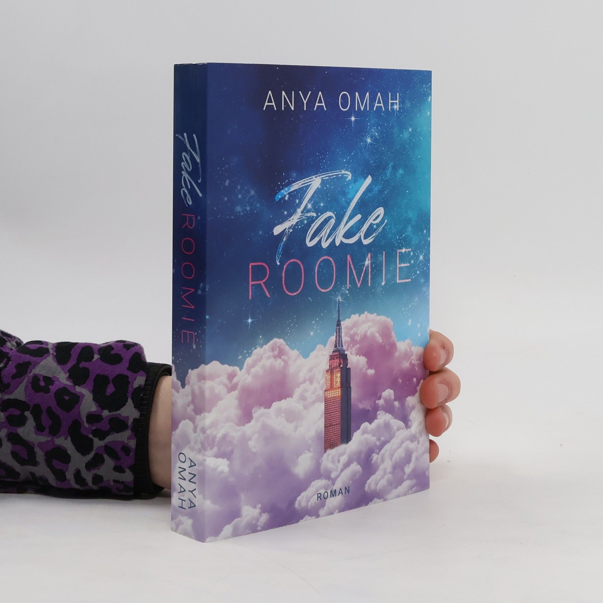 Anya Omah Fake Roomie