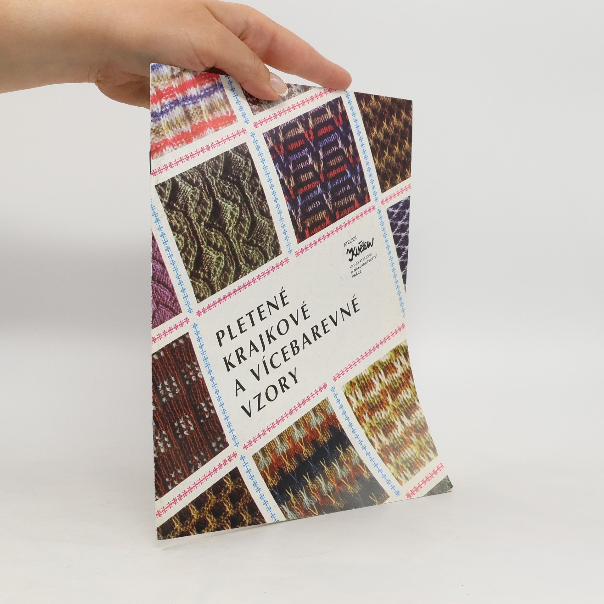 Collectif d'auteurs Pletené krajkové a vícebarevné vzor