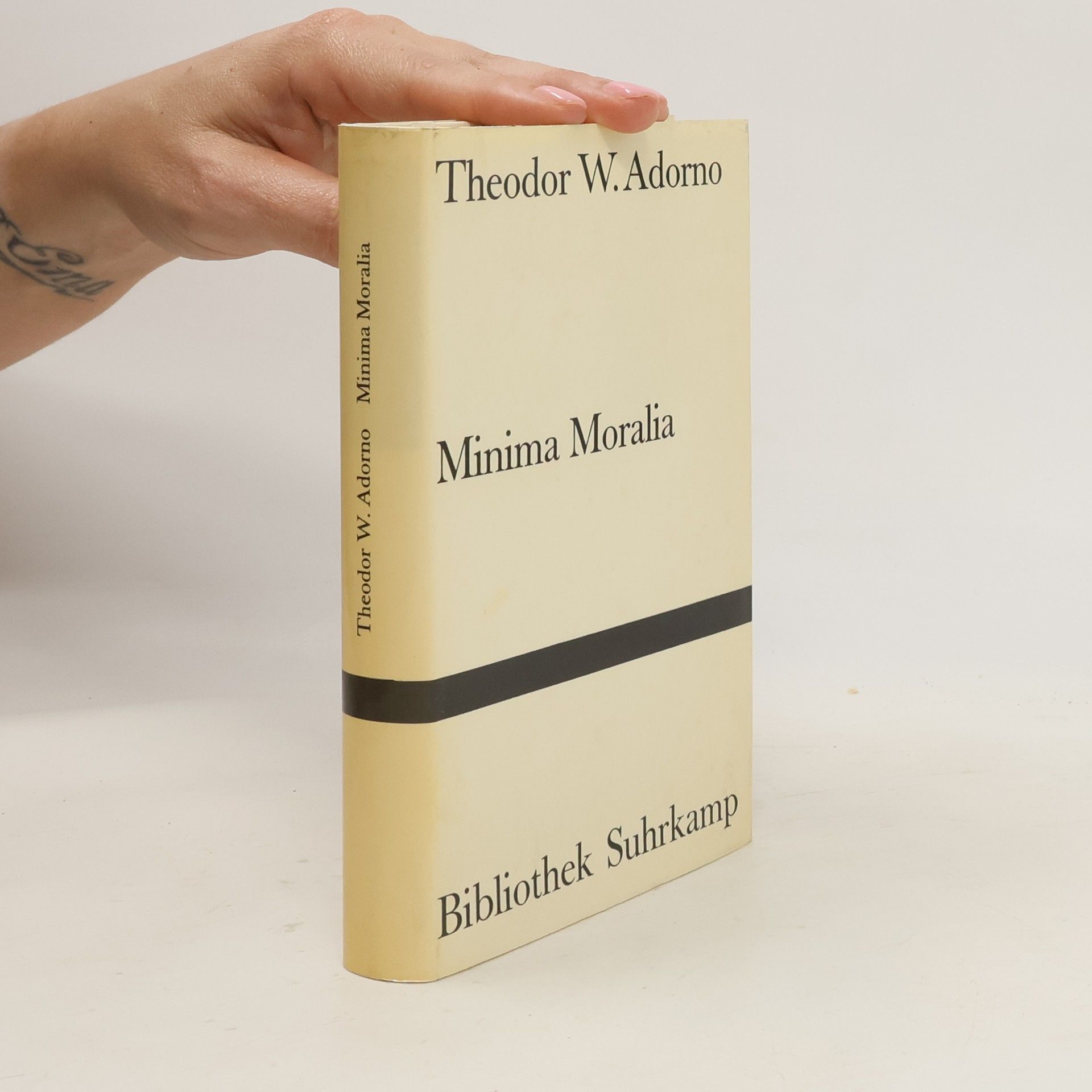 Theodor W. Adorno Minima Moralia