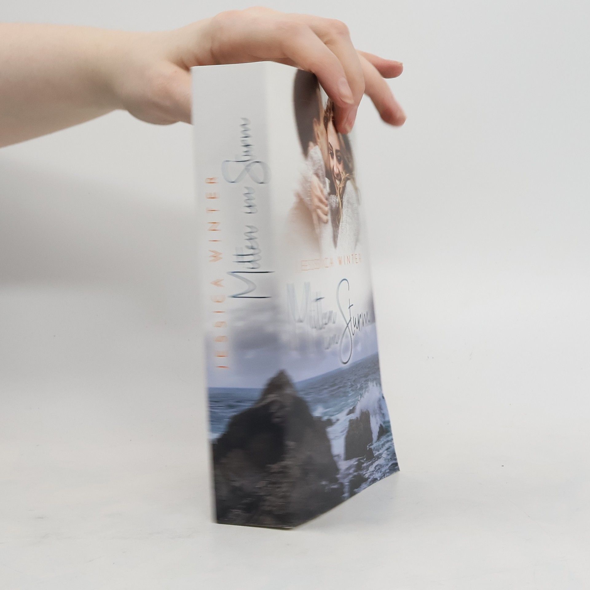 Jessica Winter Mitten im Sturm