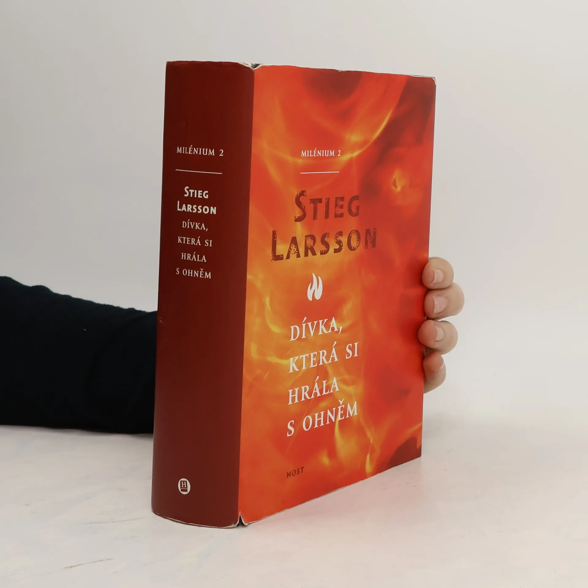 Dívka, která si hrála s ohněm | Libro | Copertina rigida | Stieg Larsson | CS
