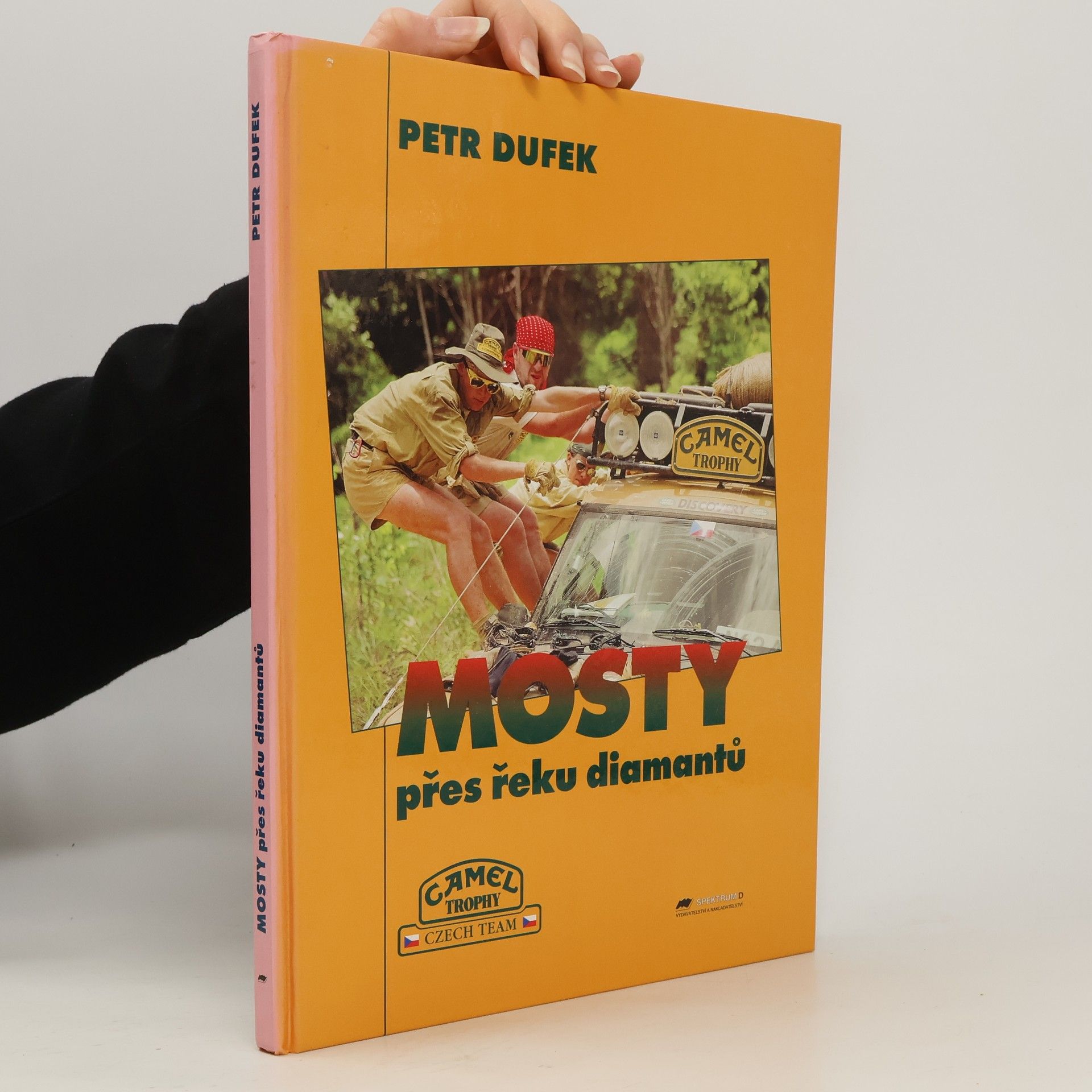 Petr Dufek Mosty přes řeku diamantů