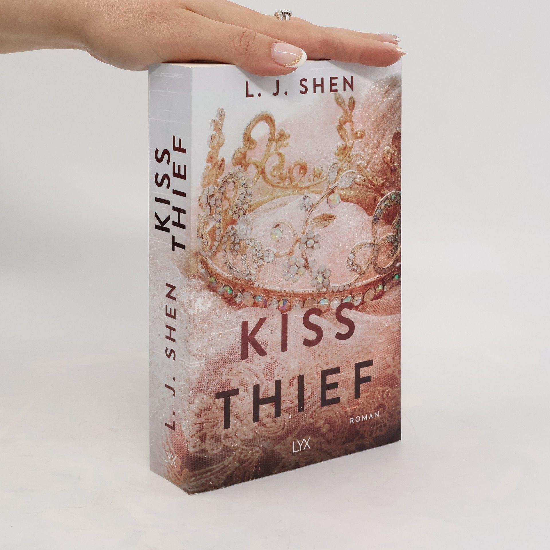 L. J. Shen Kiss Thief
