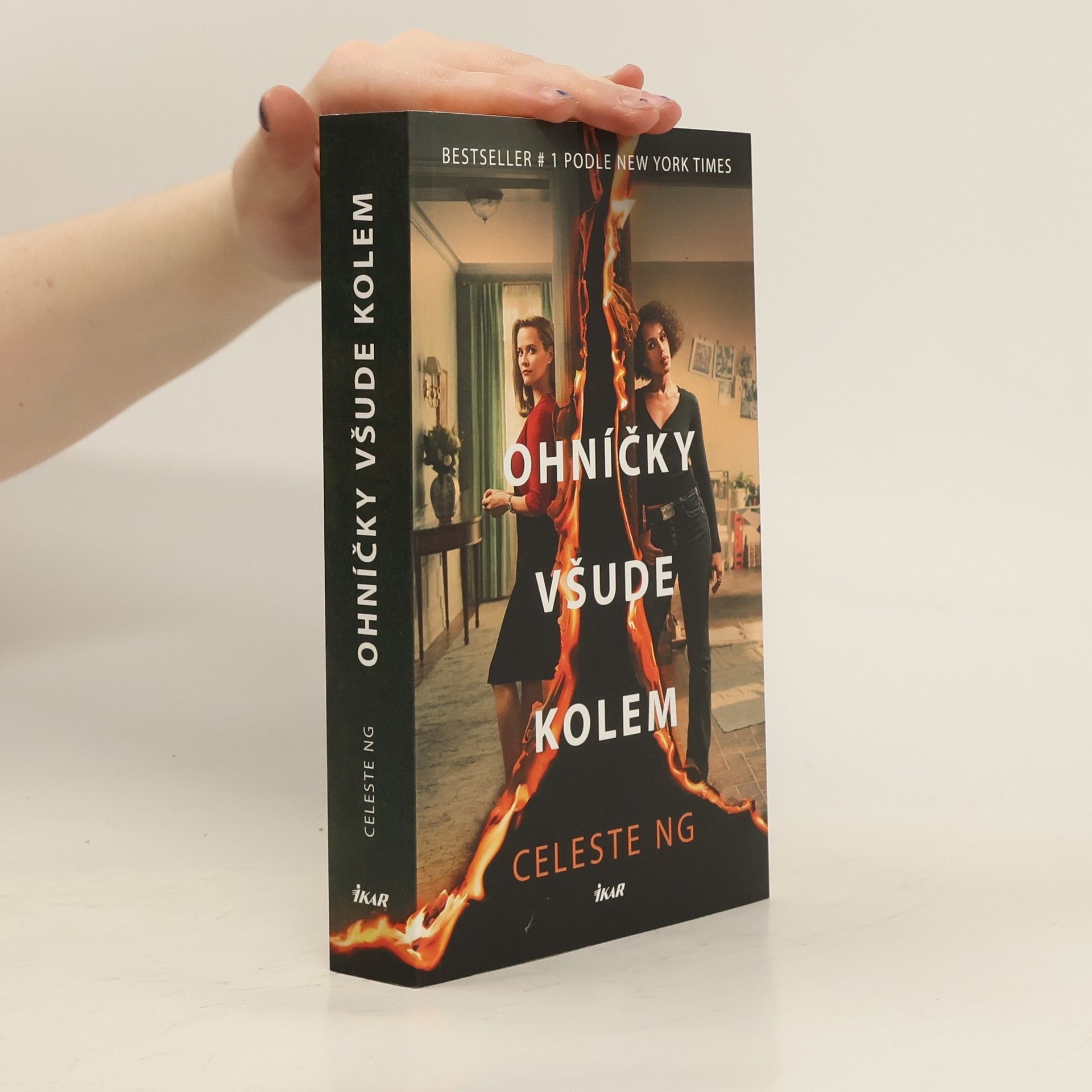 Celeste Ng Ohníčky všude kolem