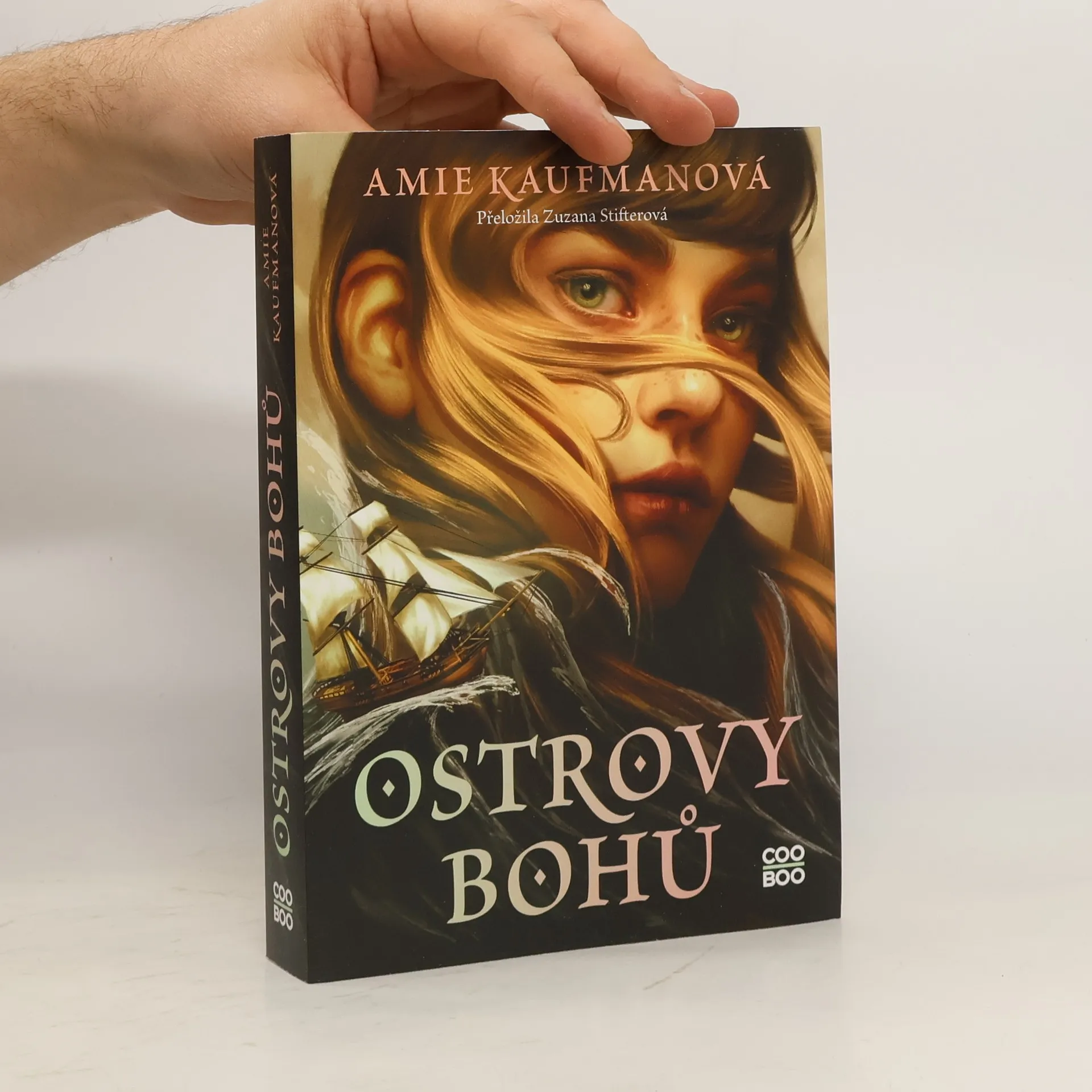 Ostrovy bohů | Kniha | Amie Kaufman | CS