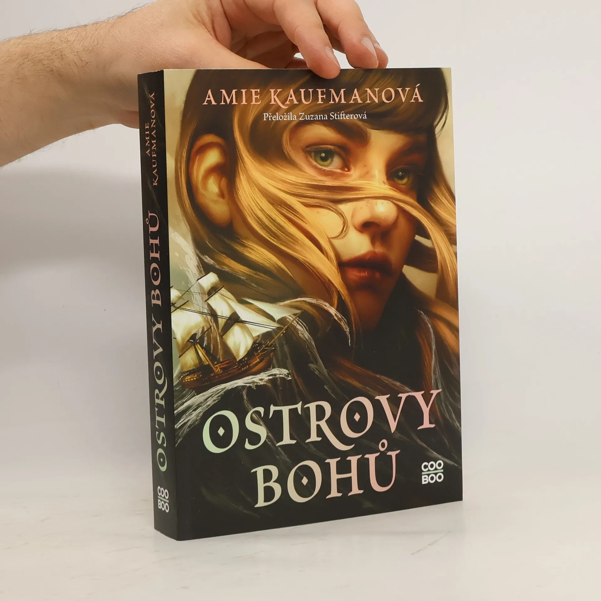 Ostrovy bohů | Kniha | Amie Kaufman | CS