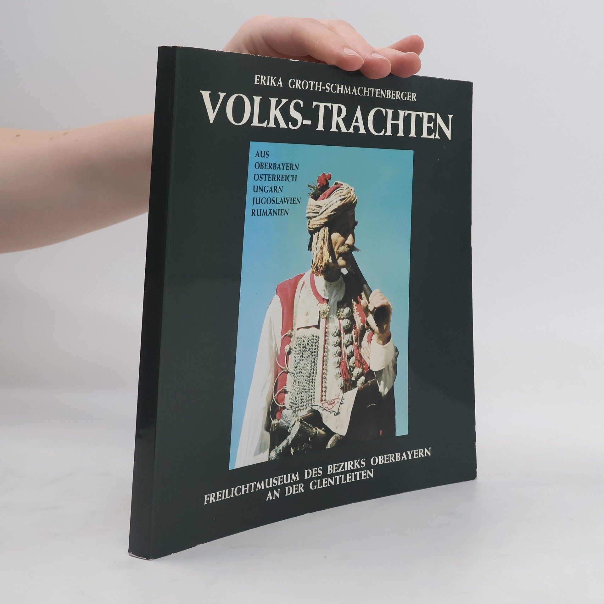 Erika Groth Schmachtenberger Volks-Trachten