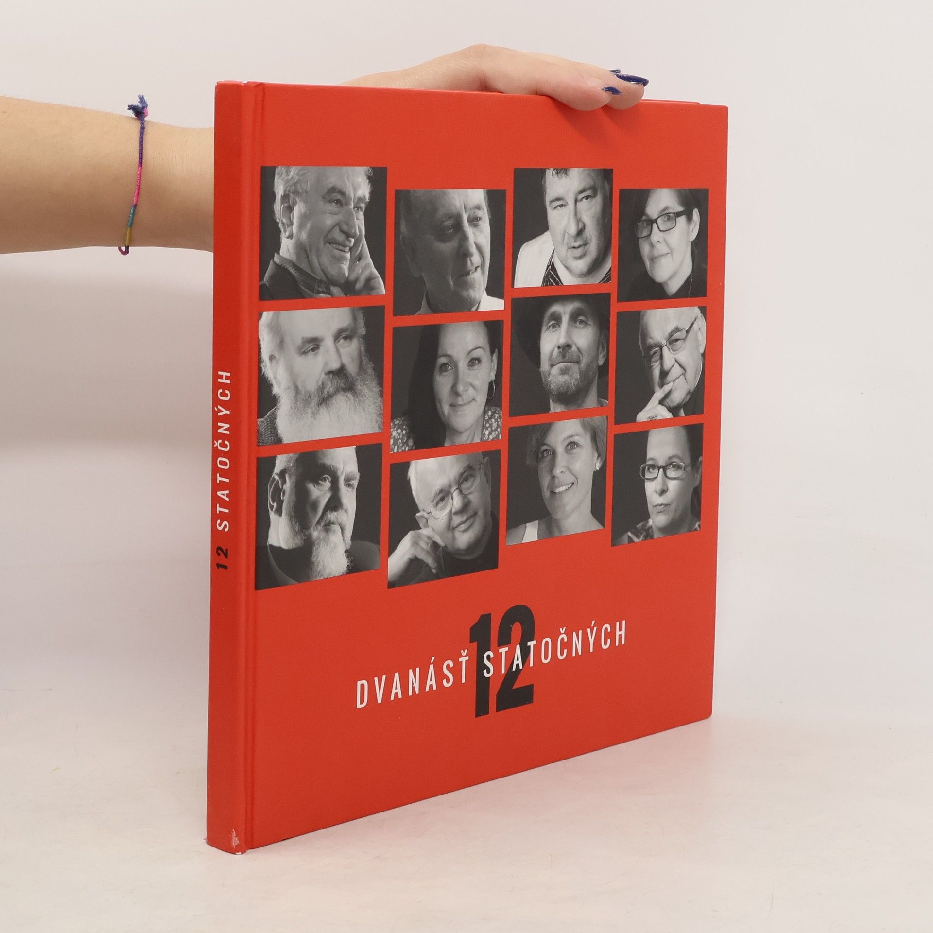 Collectif d'auteurs Dvanásť statočných