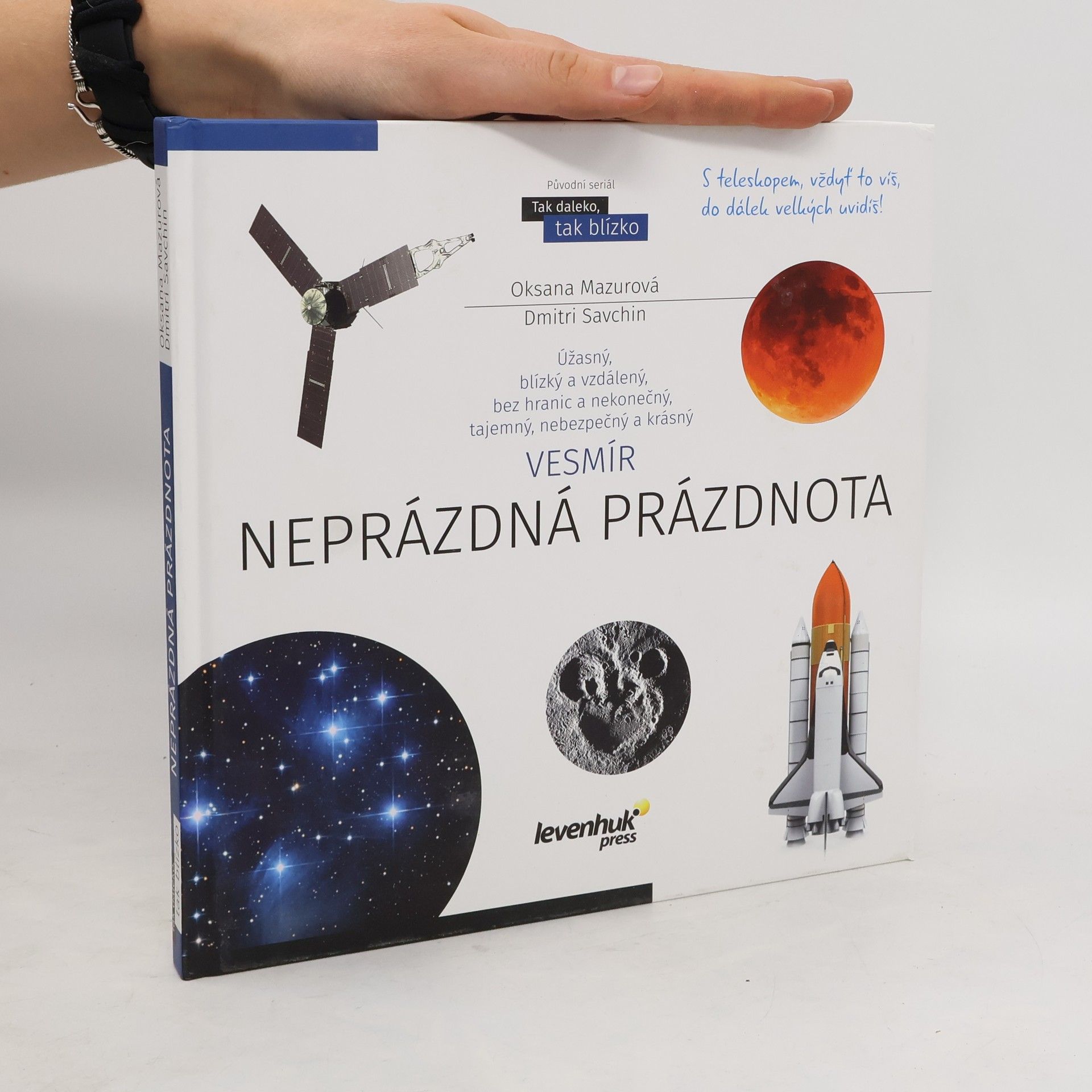 Oksana Mazurová Vesmír : neprázdná prázdnota