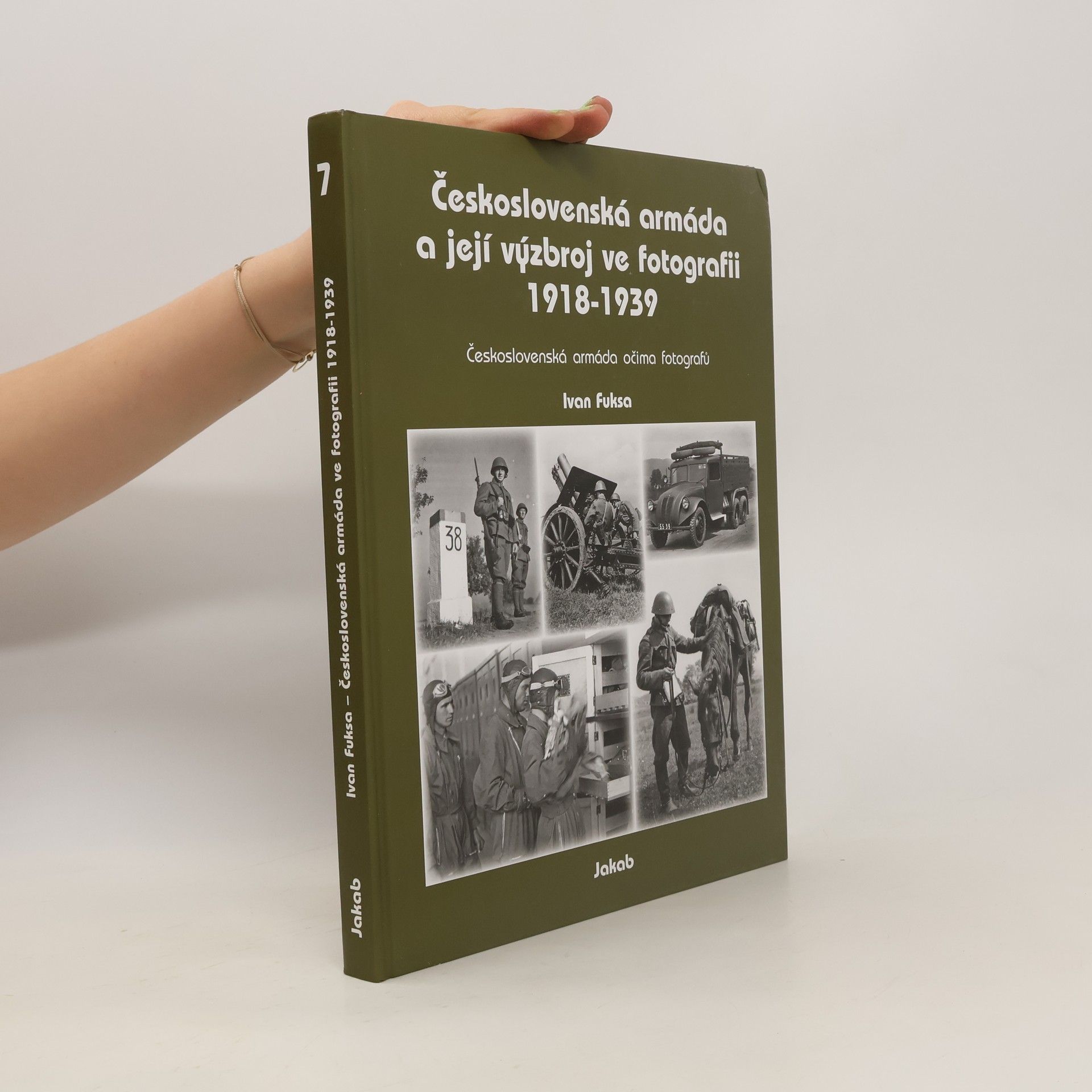 Ivan Fuksa Československá armáda a její výzbroj ve fotografii 1918-1939