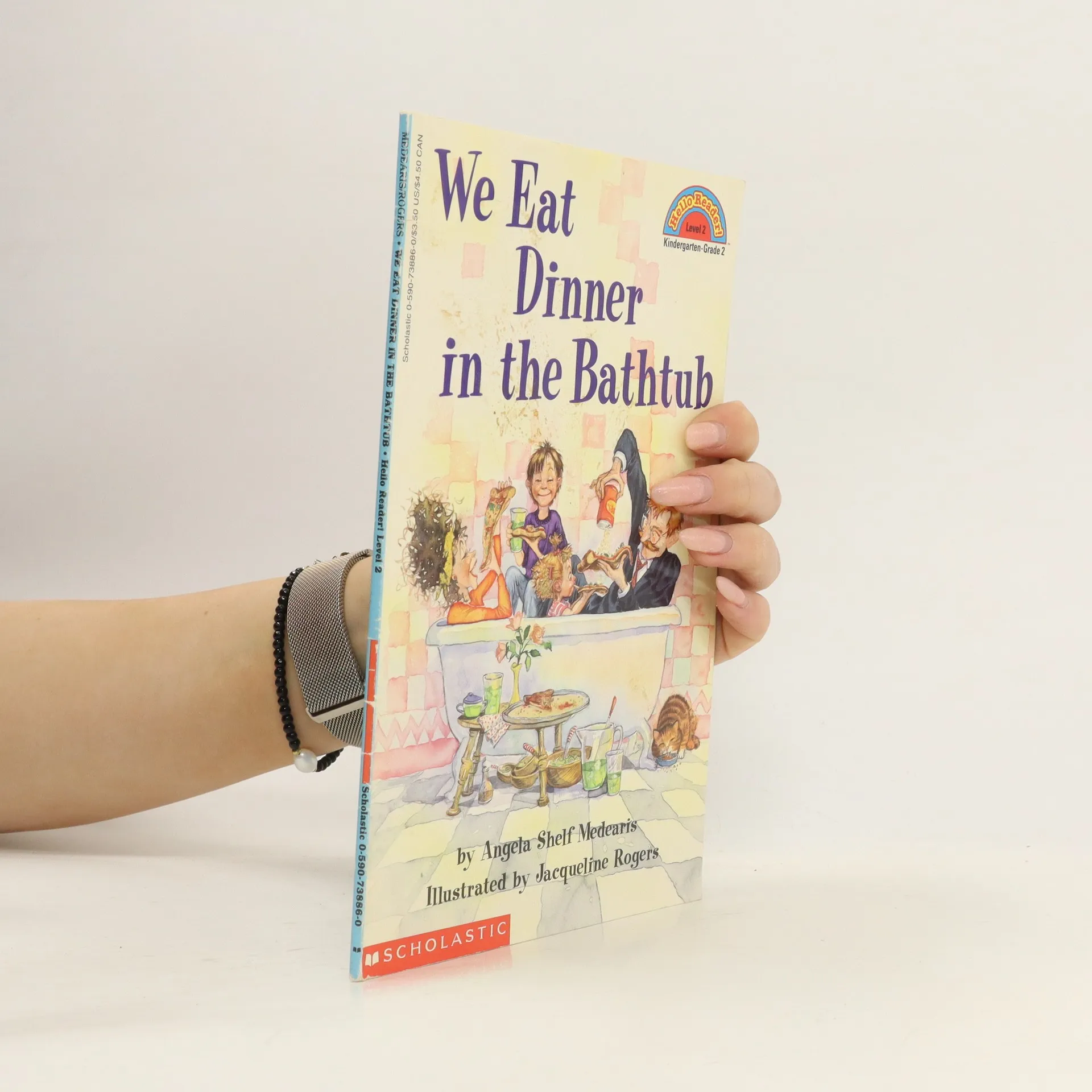 We Eat Dinner in the Bathtub | Book | Paperback | Angela Shelf Medearis | EN