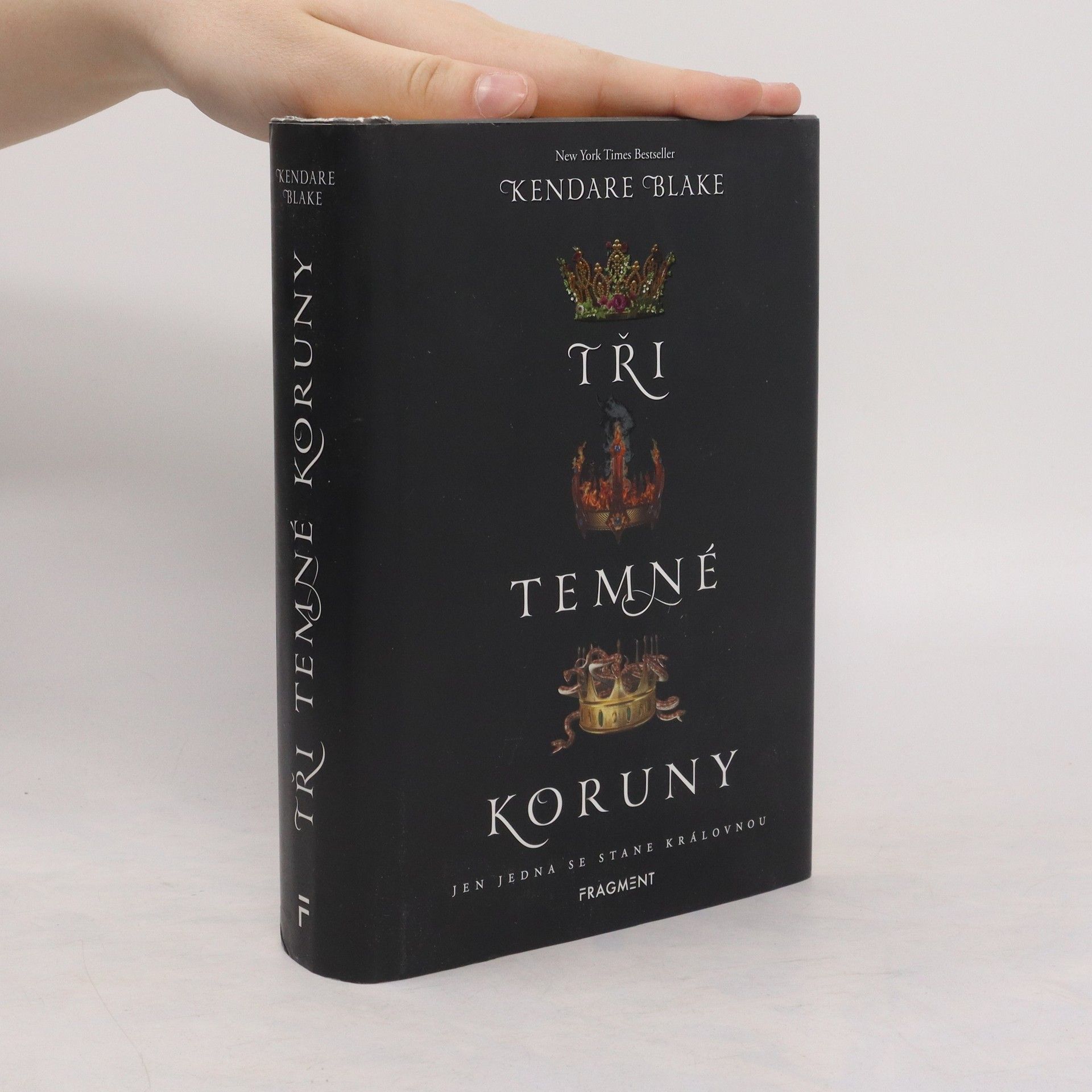 Kendare Blake Tři temné koruny