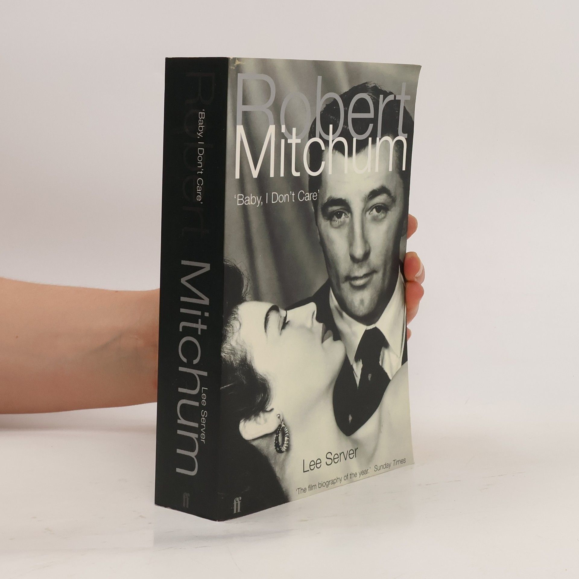 Lee Server Robert Mitchum. "Baby, I don't care"