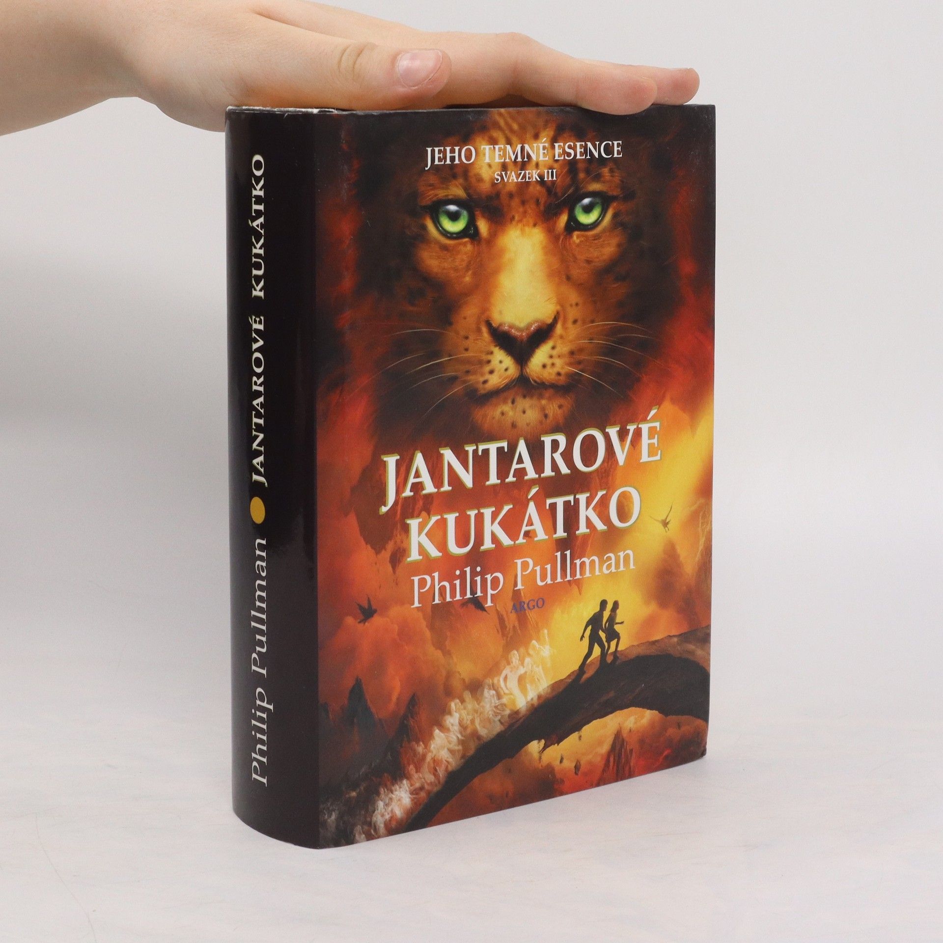 Philip Pullman Jeho temné esence. Svazek III, Jantarové kukátko