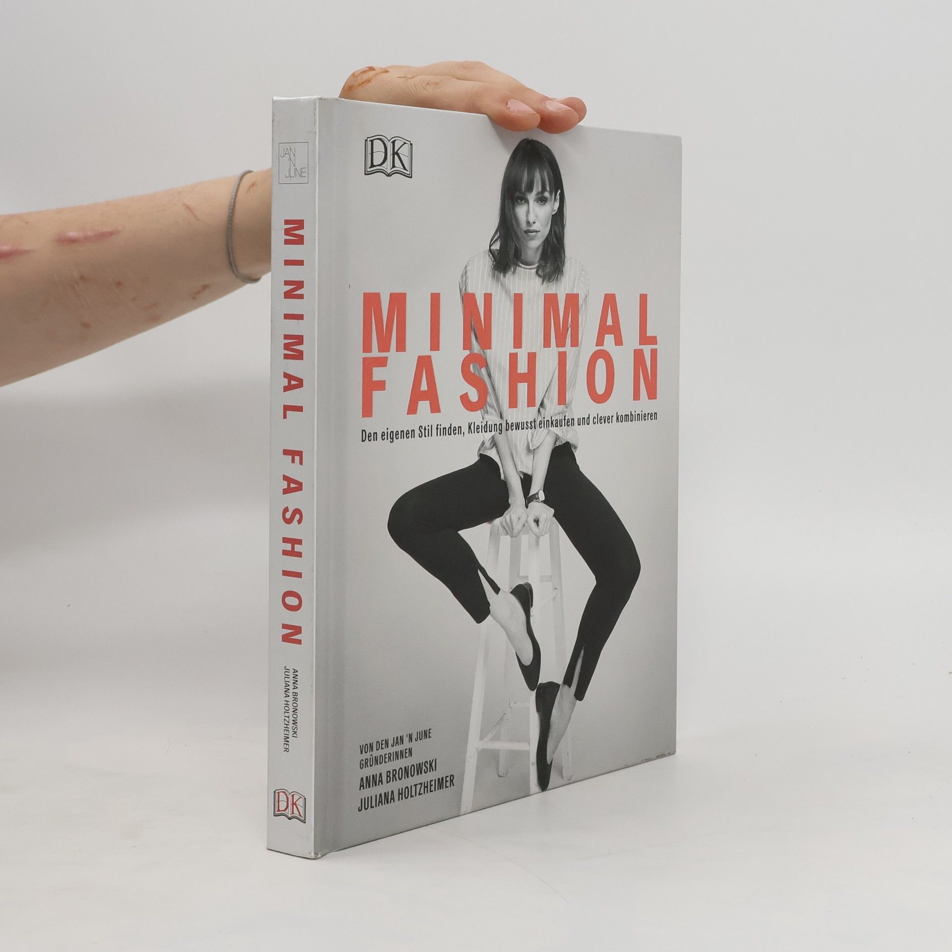 Anna Bronowski Minimal Fashion