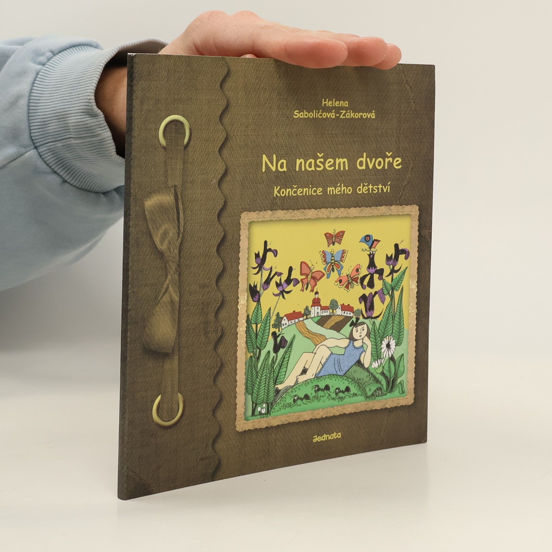 Helena Sabolíčová Zákorová Na našem dvoře. Končenice mého dětství