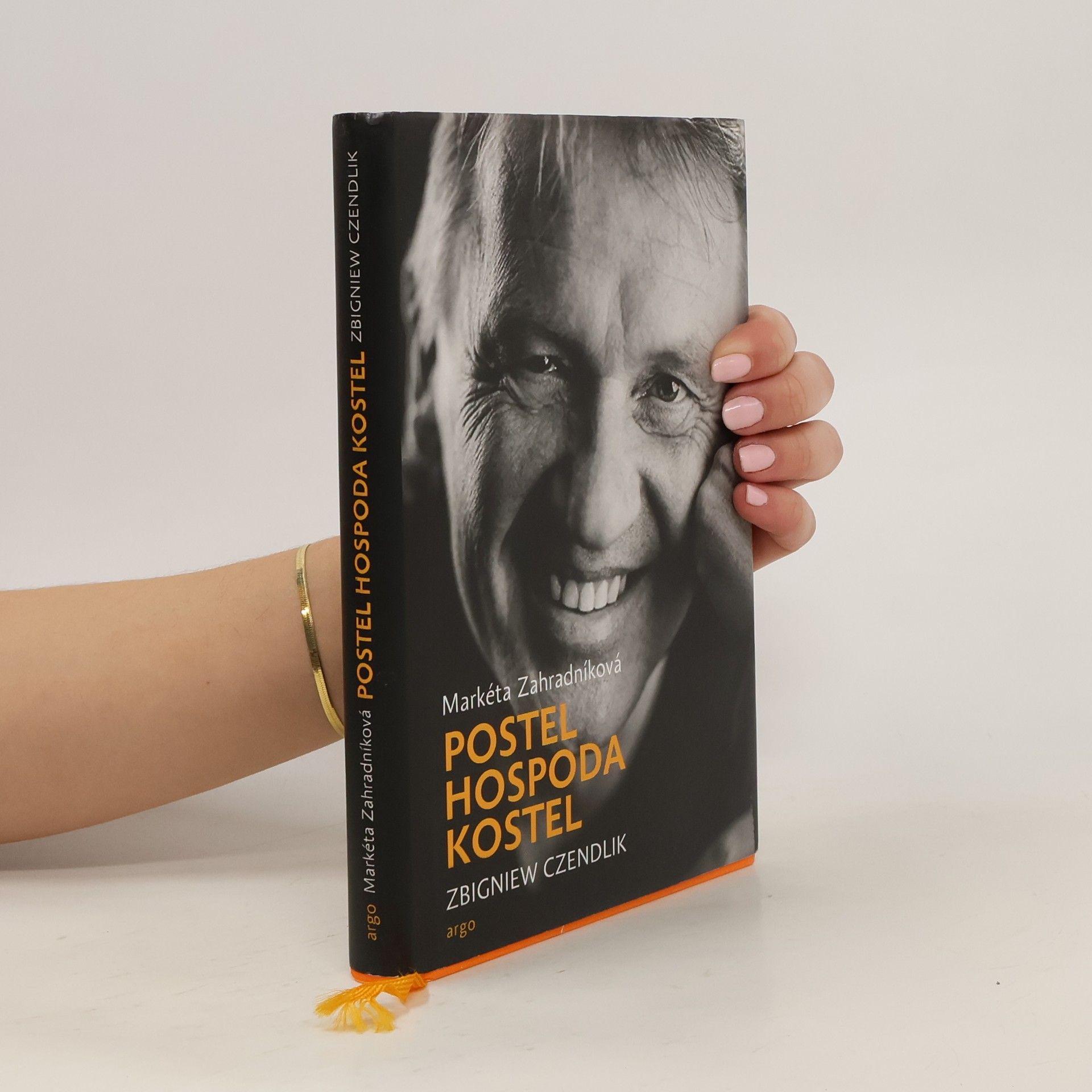 Zbigniew Czendlik Postel, hospoda, kostel