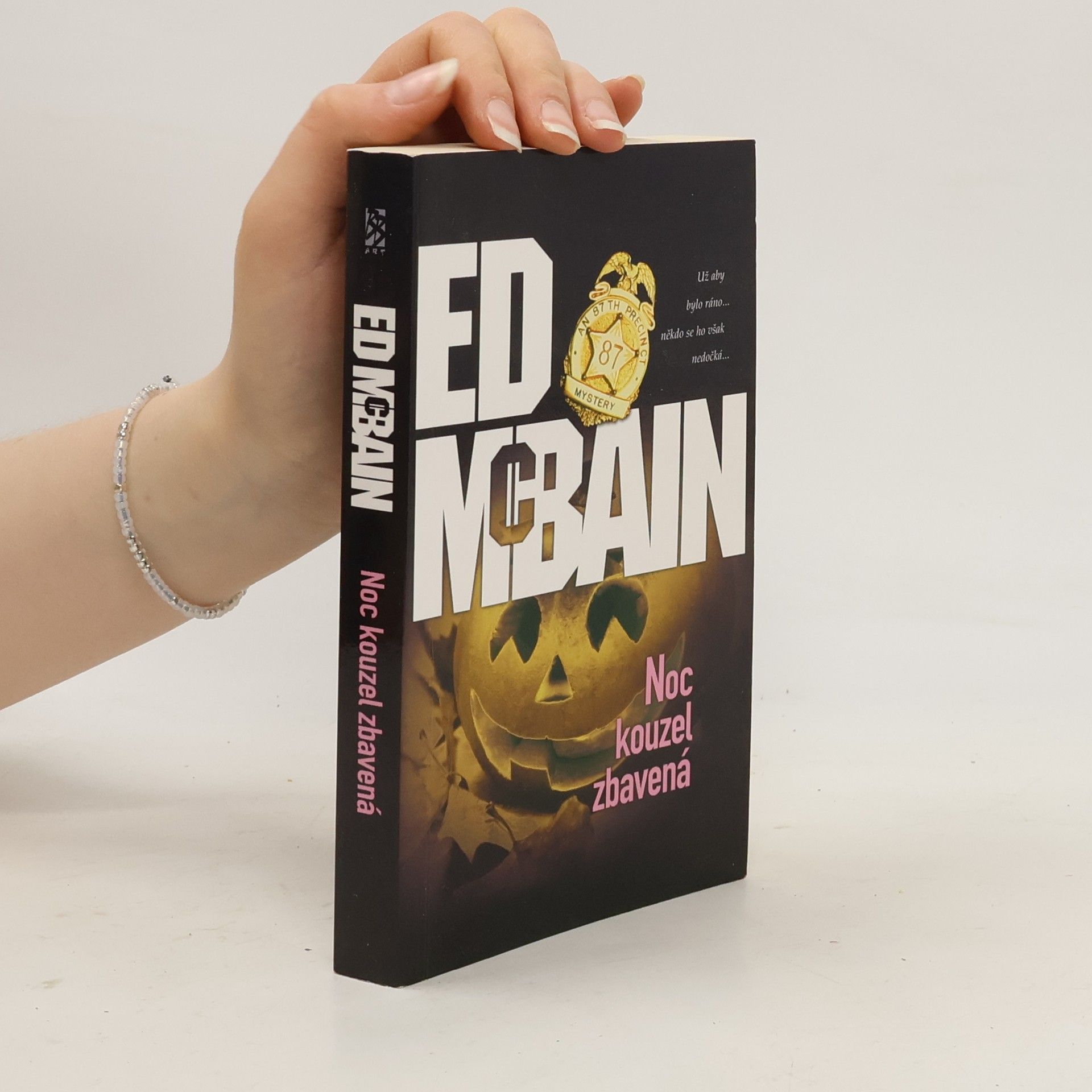 Ed McBain Noc kouzel zbavená : román z 87. revíru