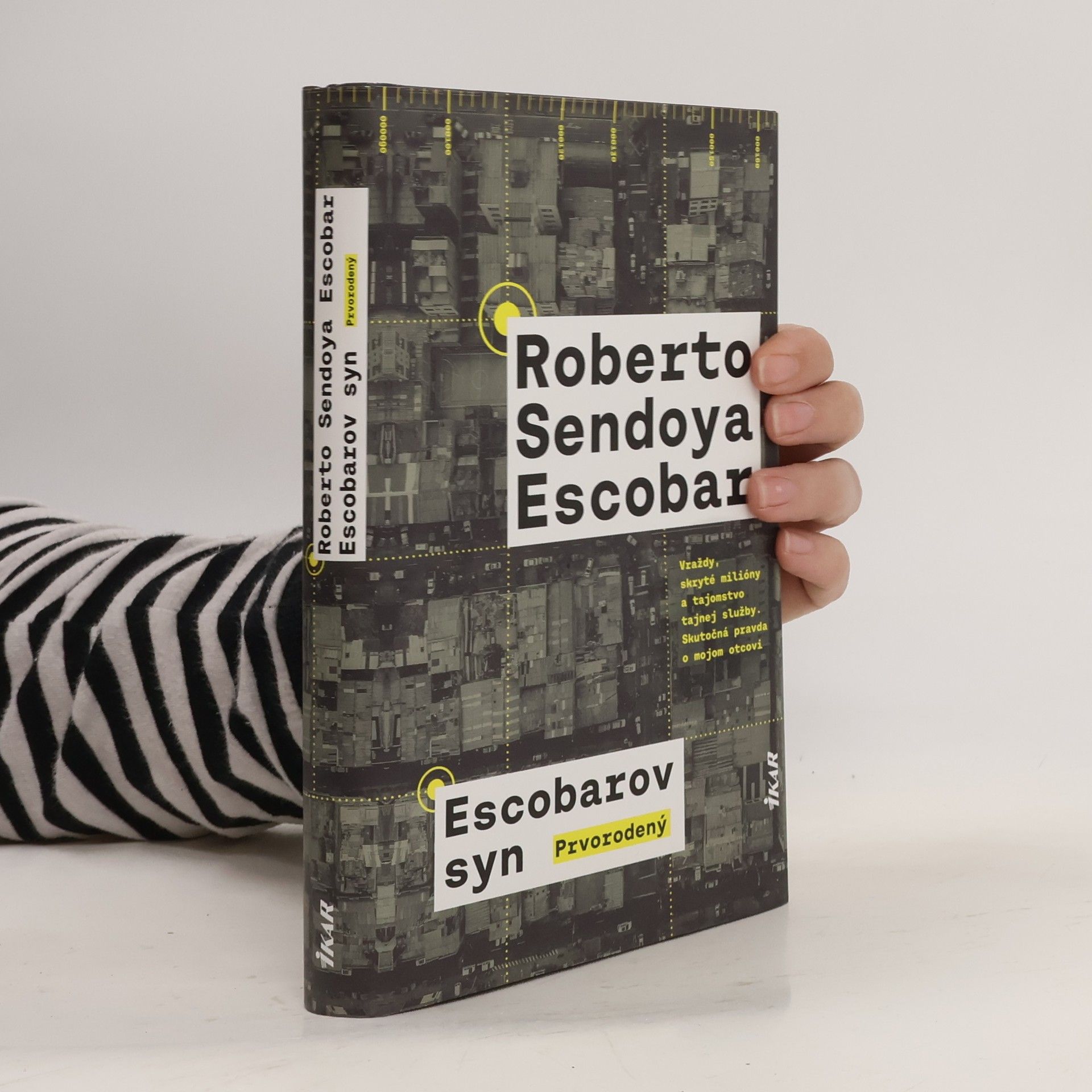 Roberto Sendoya Escobar Escobarov syn. Prvorodený.