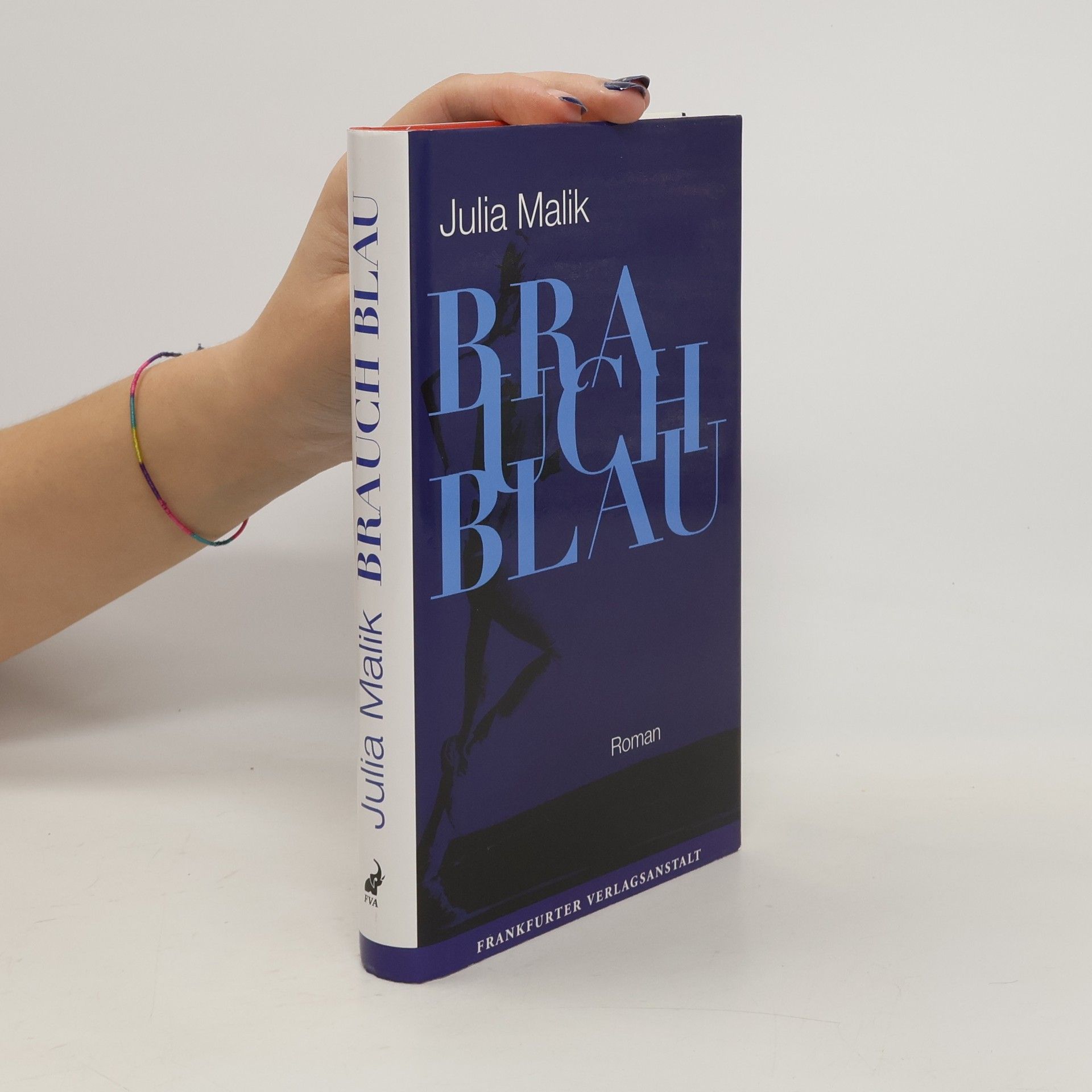 Julia Malik Brauch Blau
