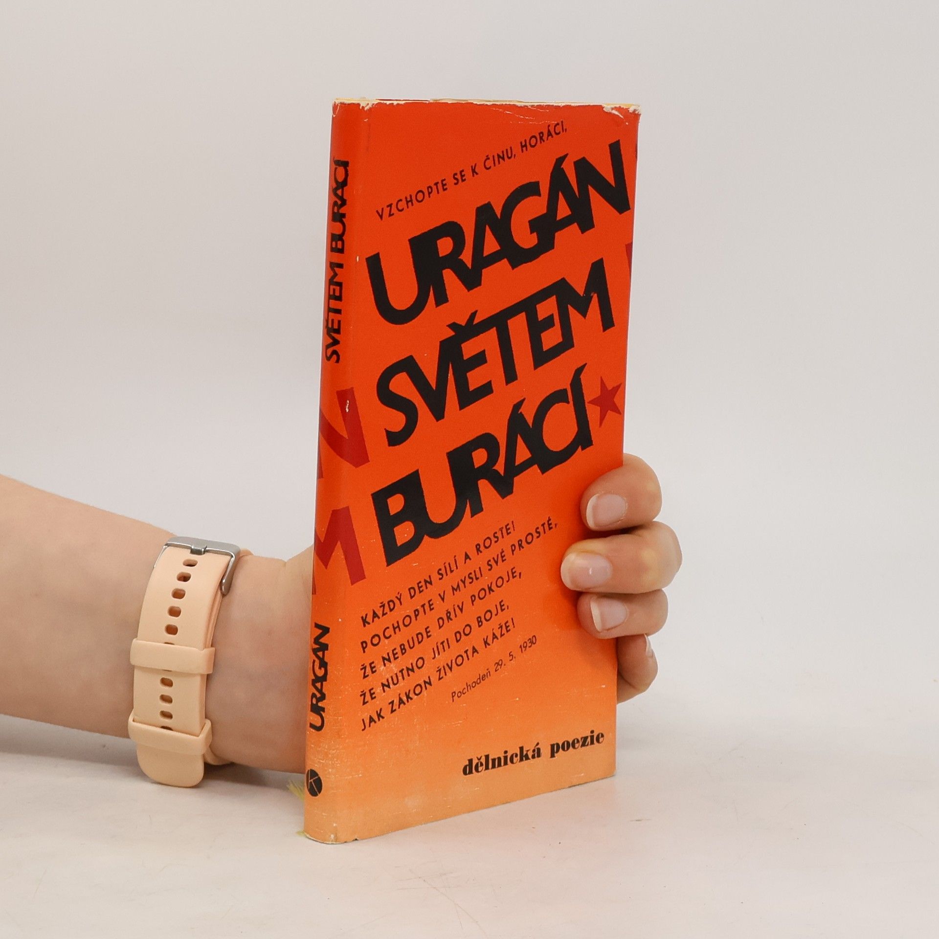 Autores varios Uragán světem burácí