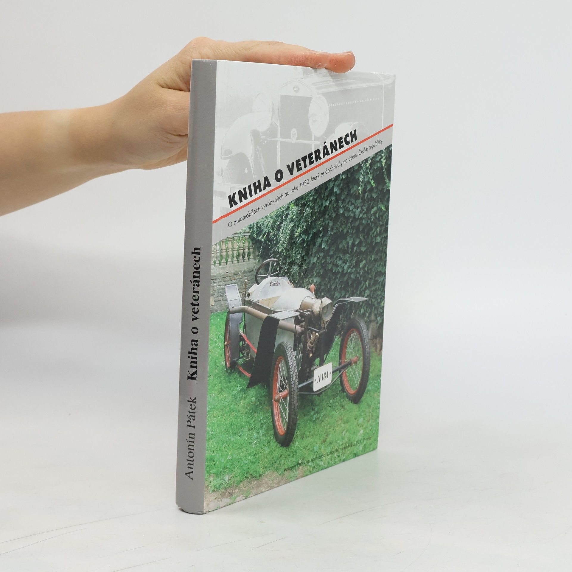 Antonín Pátek Kniha o veteránech. O automobilech vyrobených do roku 1950, které se dochovaly na území České republiky