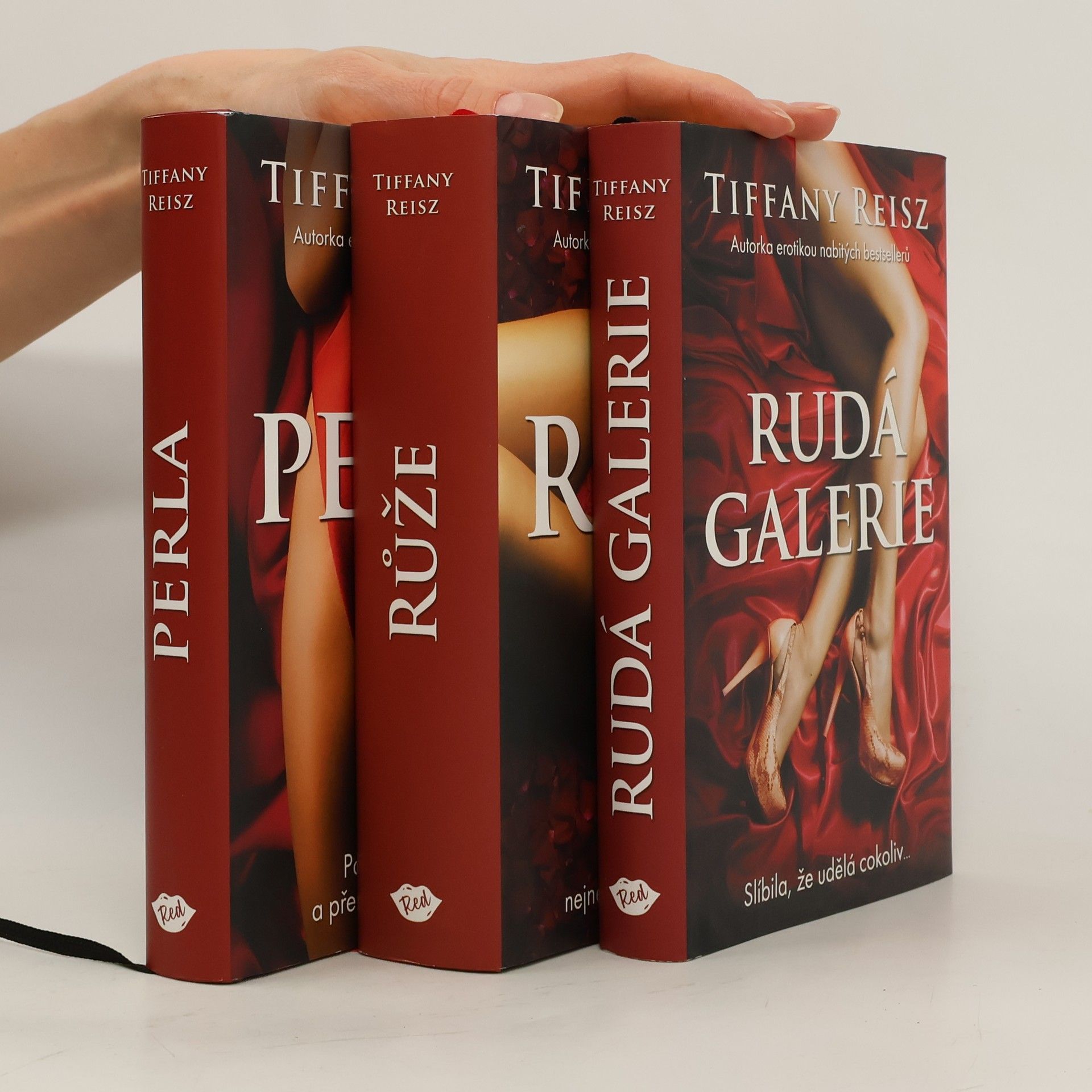 Tiffany Reisz Rudá 1-3.