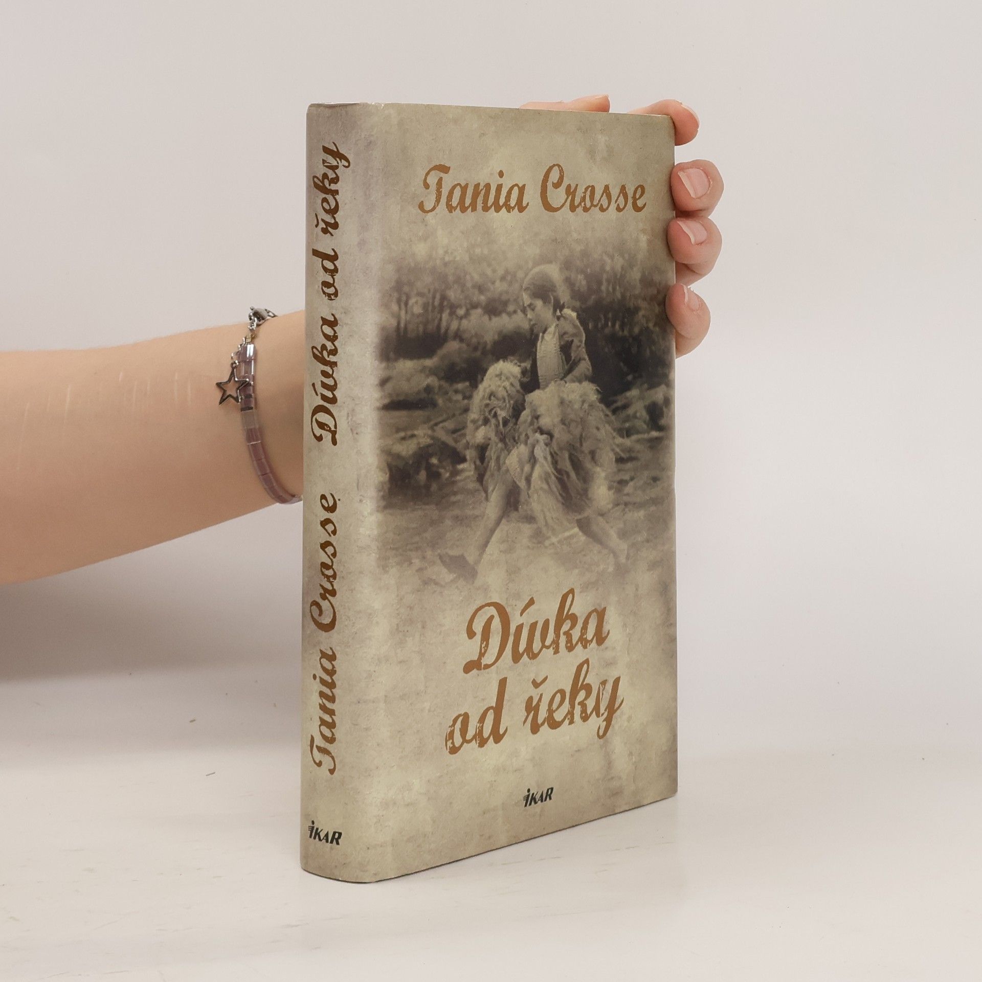 Tania Anne Crosse Dívka od řeky