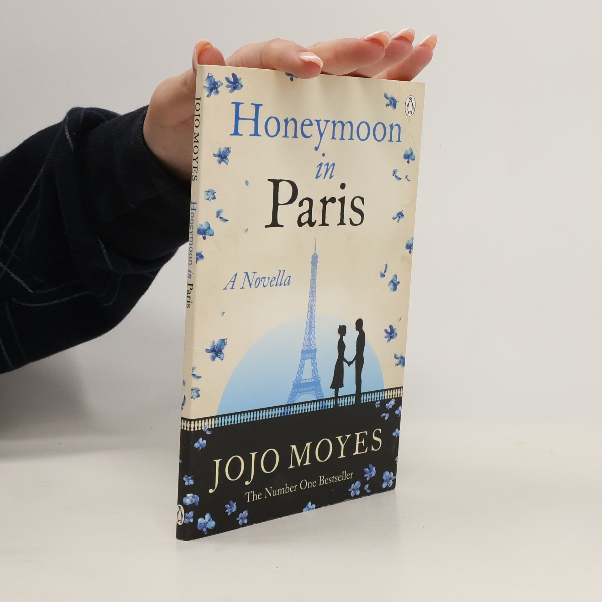 Jojo Moyes Honeymoon in Paris : a novella