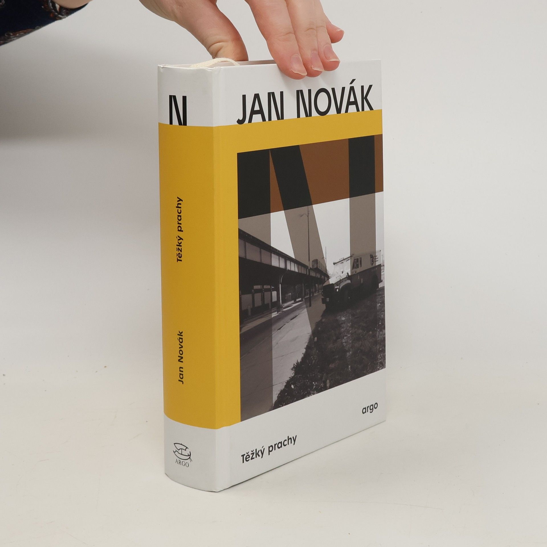 Jan Novák Těžký prachy