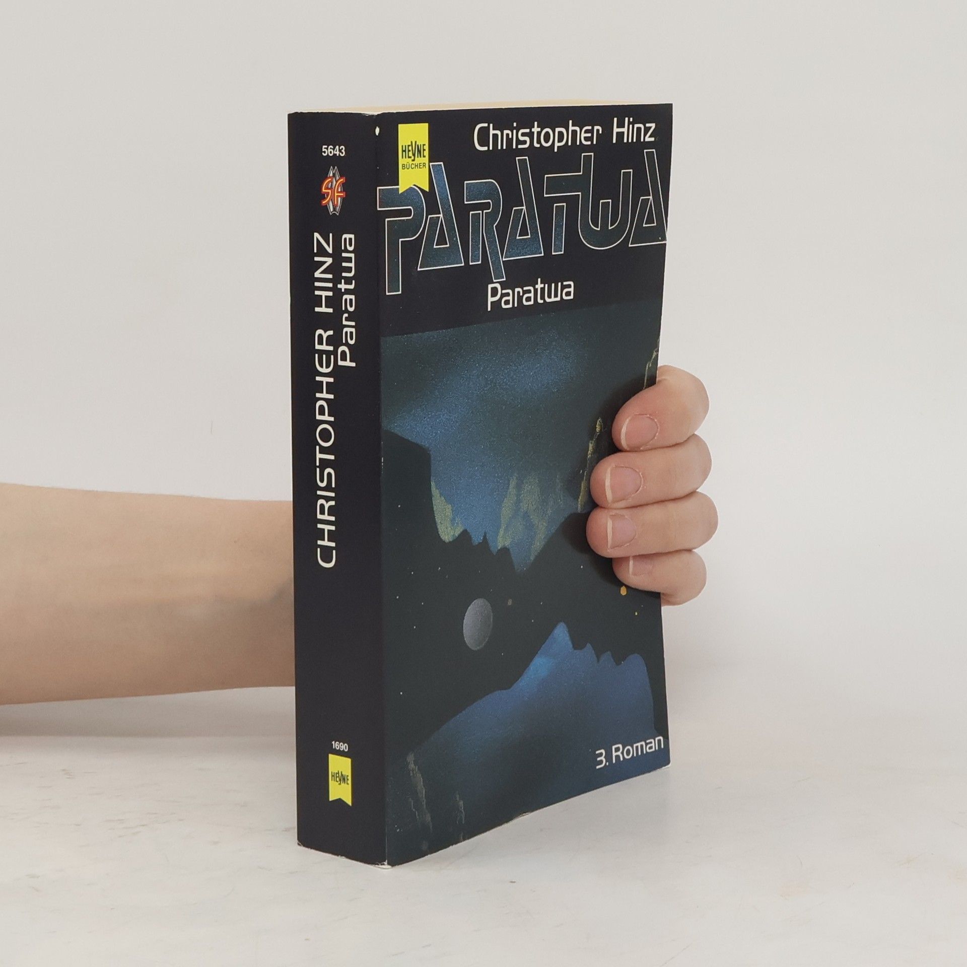 Christopher Hinz Paratwa. 3. Roman der Paratwa- Saga.