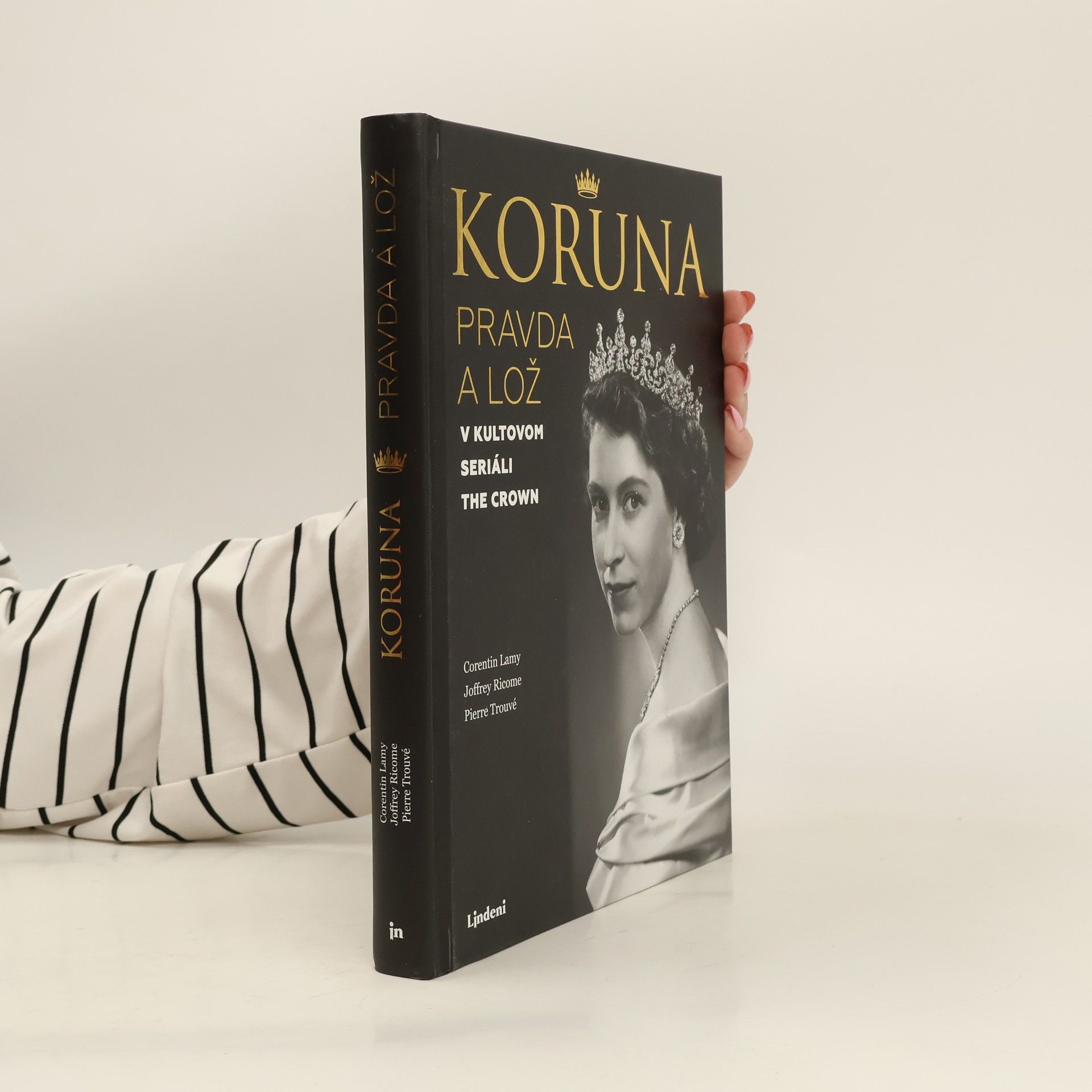 Corentin Lamy Koruna. Pravda a lož