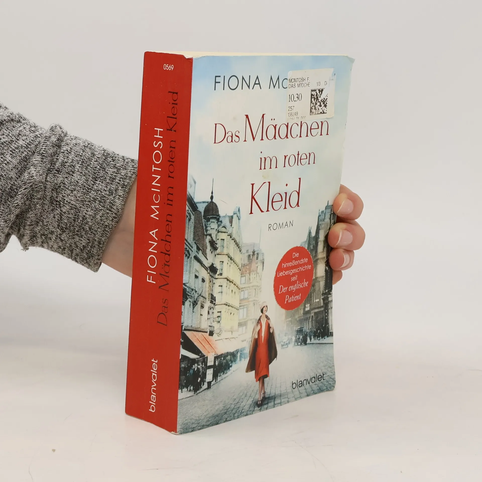 Das Mädchen im roten Kleid | Book | Fiona McIntosh | DE