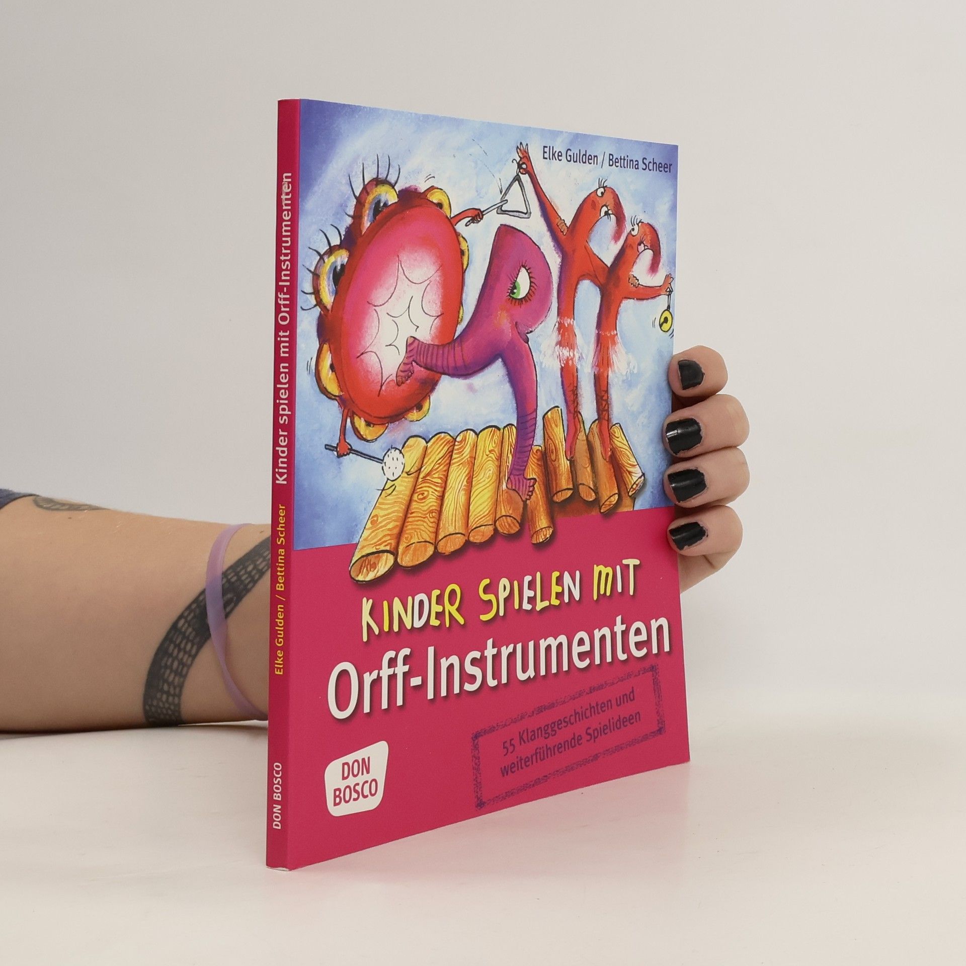 Bettina Scheer Kinder spielen mit Orff-Instrumenten