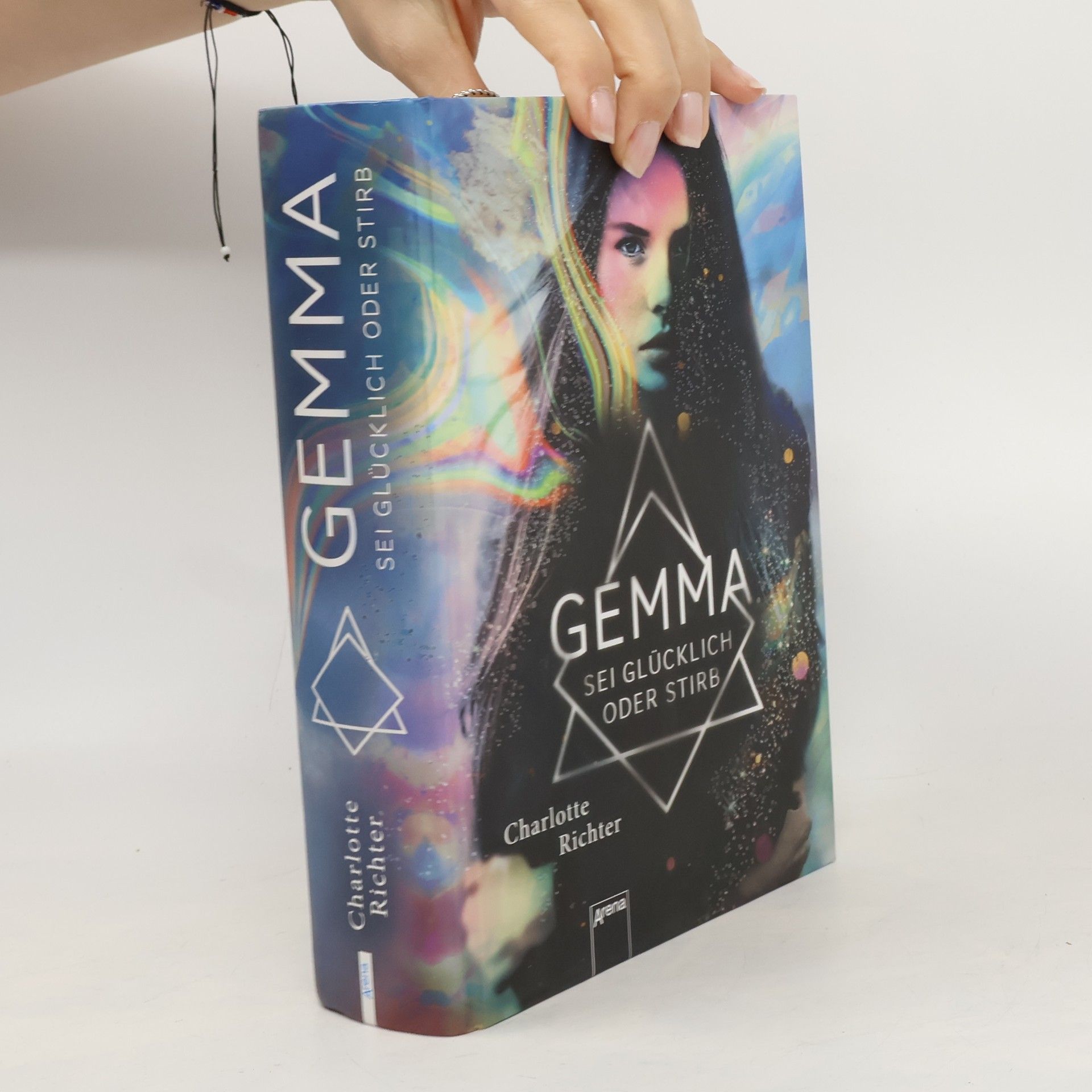 Charlotte Richter Gemma. Sei glücklich oder stirb