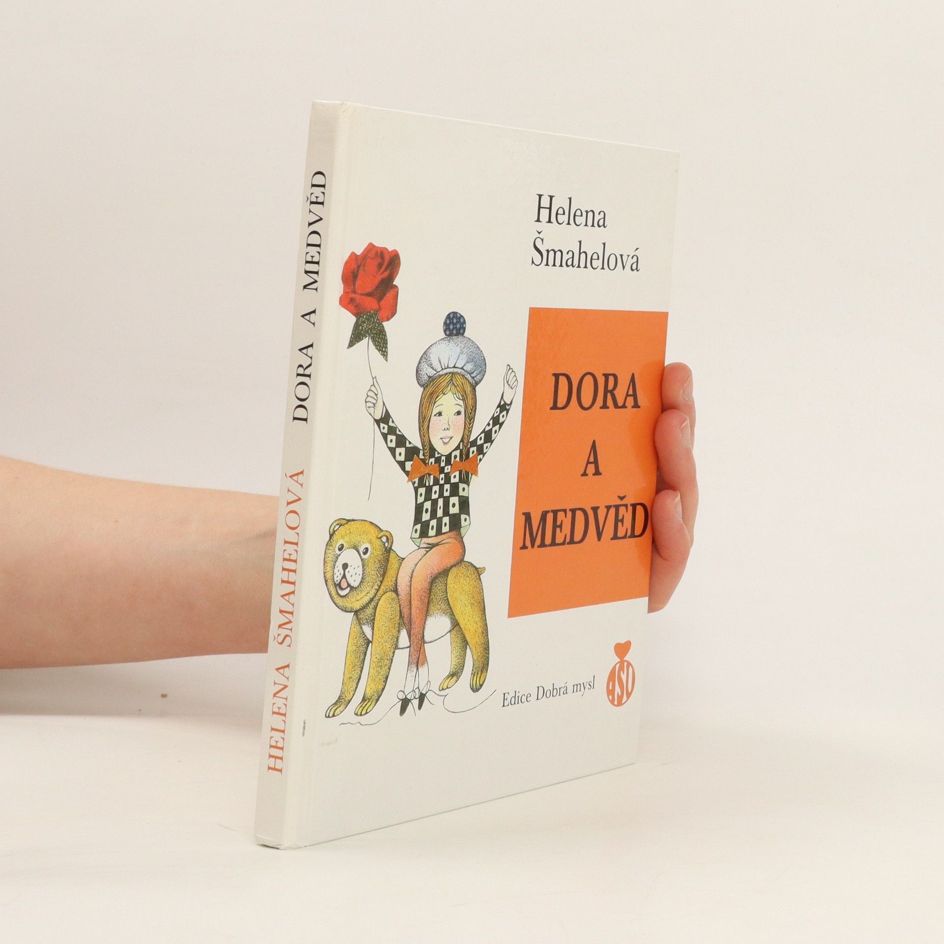 Helena Šmahelová Dora a medvěd
