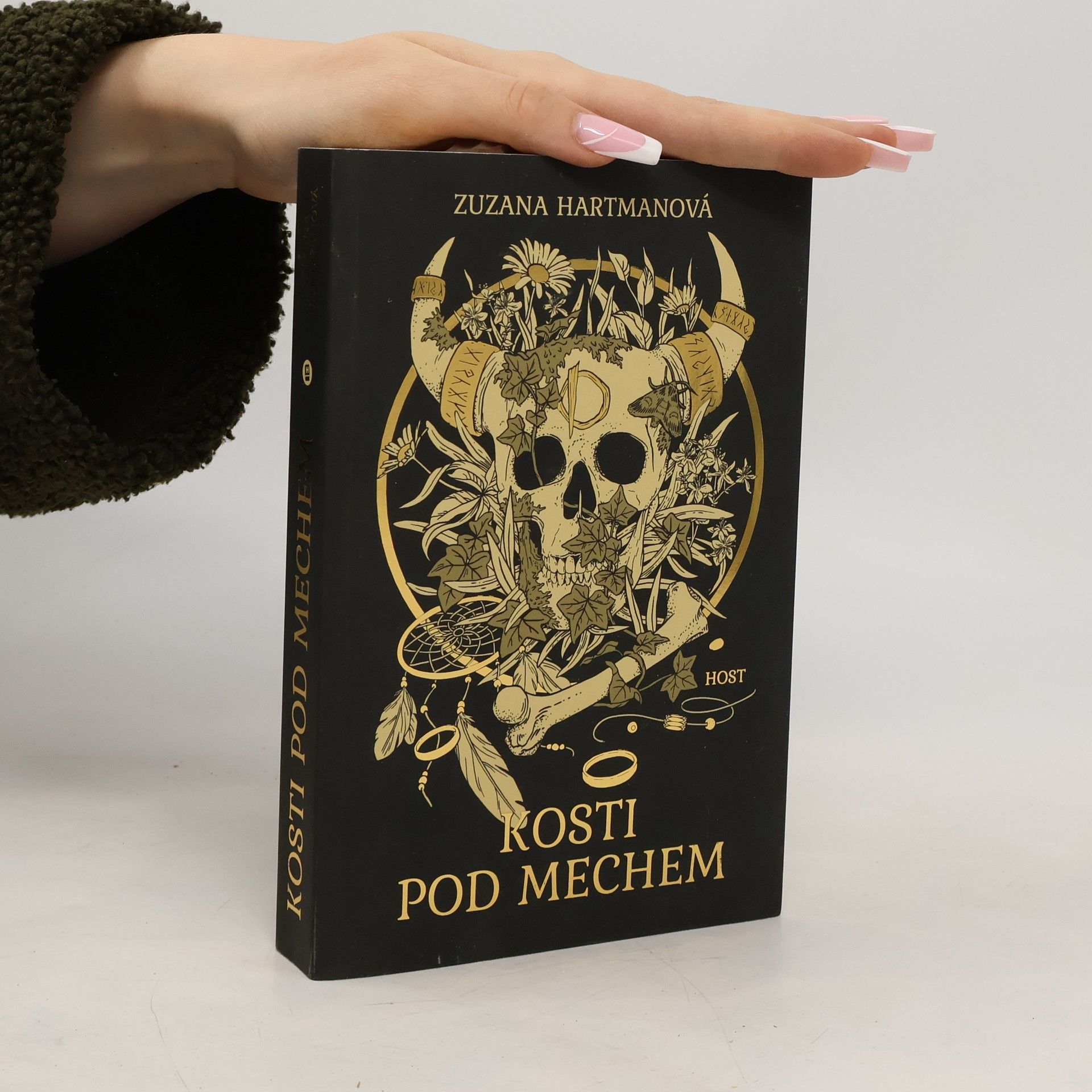 Zuzana Hartmanová Kosti pod mechem