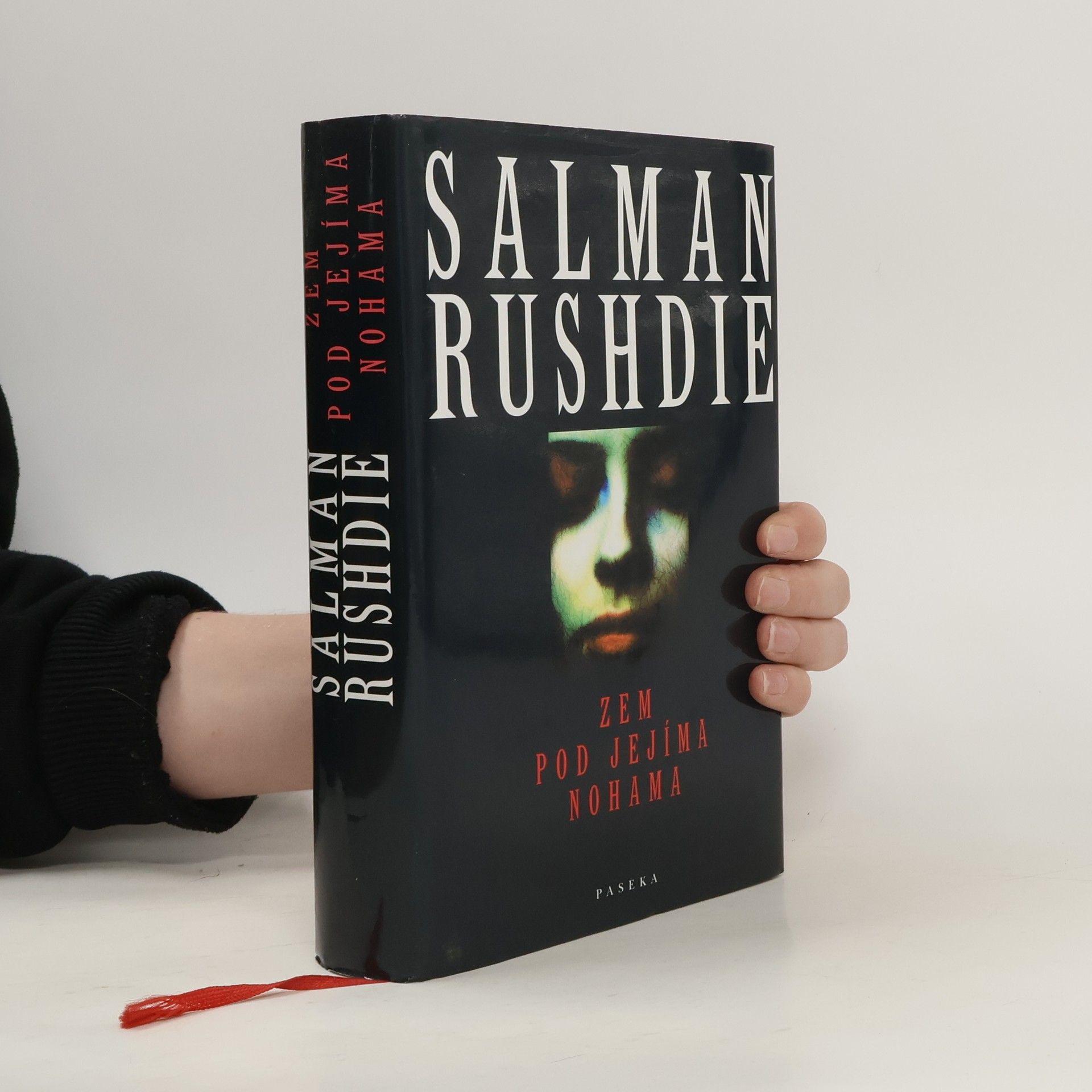 Salman Rushdie Zem pod jejíma nohama