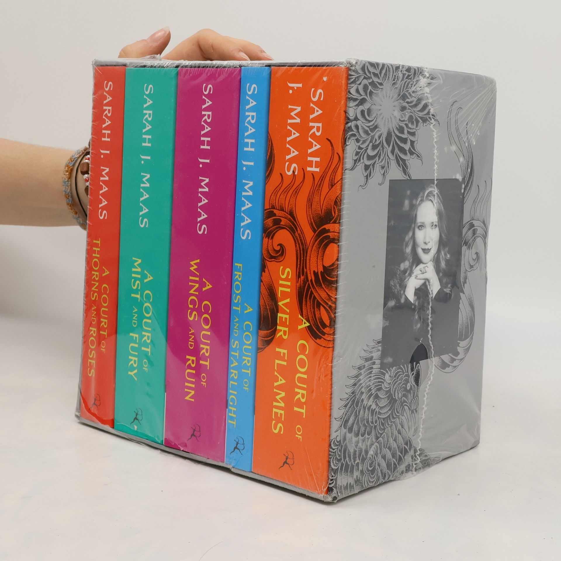 Sarah J. Maas A Court of Thorns and Roses, Mist and Fury, Wings and Ruin, Frost and Starlight