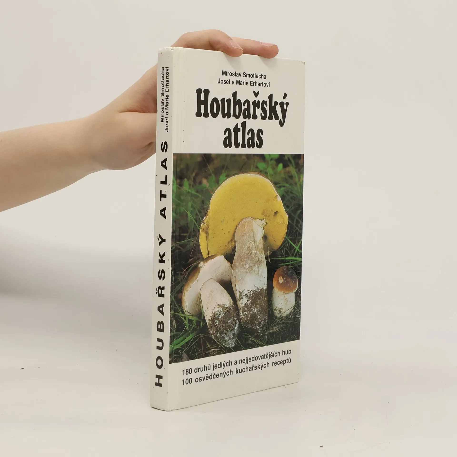 Houbařský atlas : 180 druhů jedlých a nejjedovatějších hub : 100 osvědčených kuchařských receptů | Kniha | Miroslav Smotlacha | CS