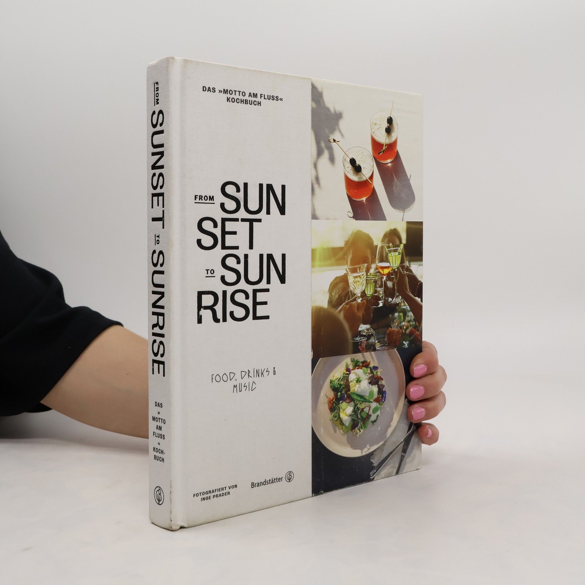 Martin Zeißl From sunset to sunrise