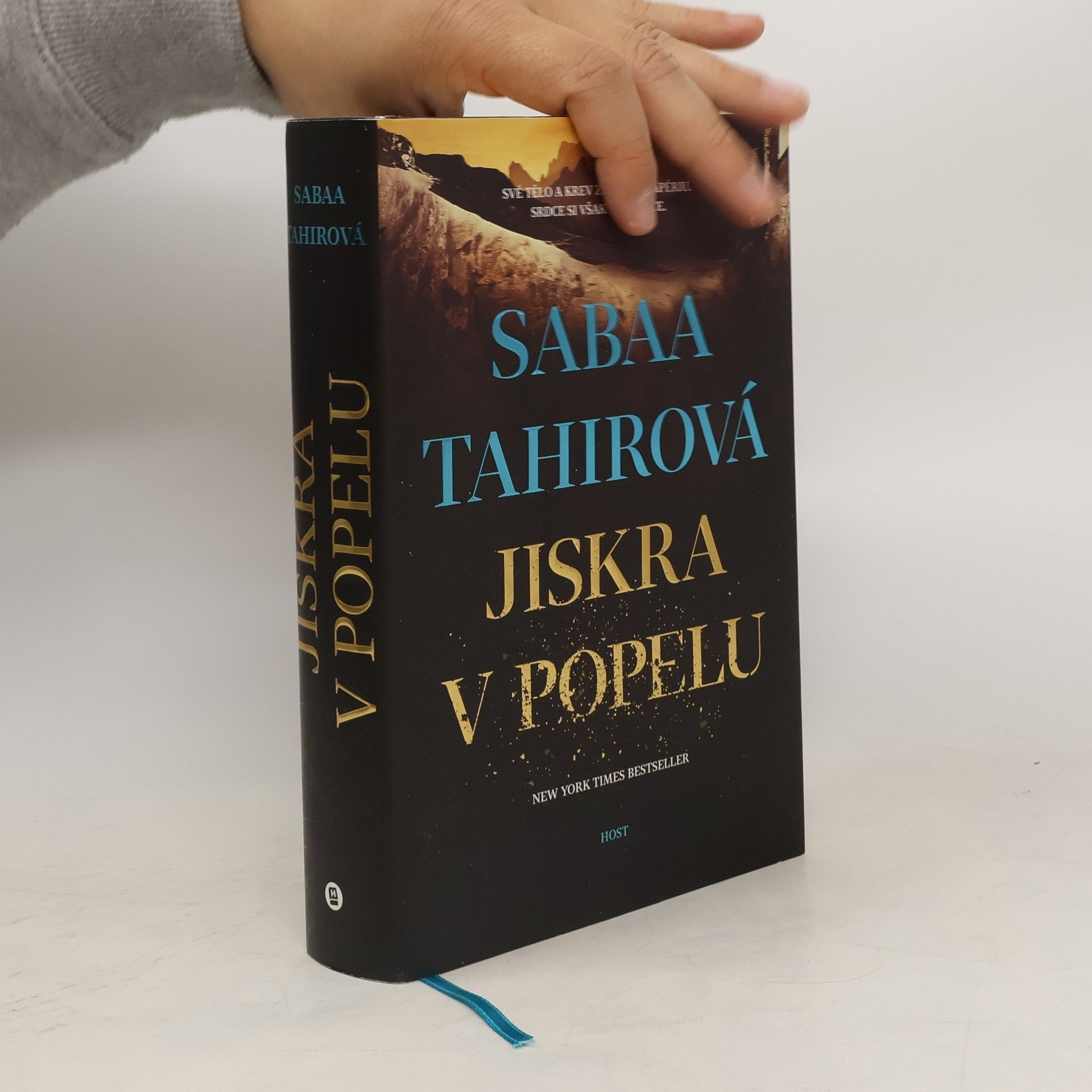 Sabaa Tahir Jiskra v popelu